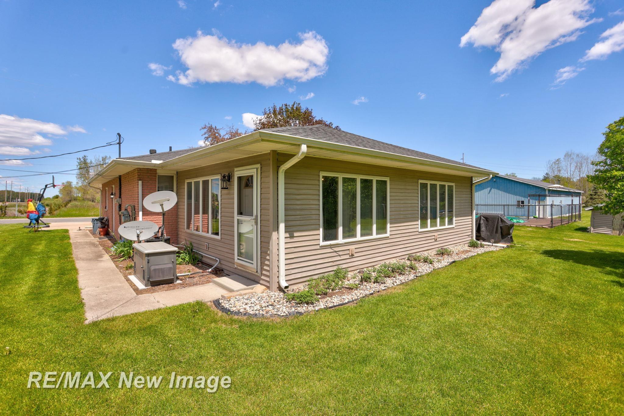 12975 Frost Road, Hemlock, MI 48626 — Photo 46