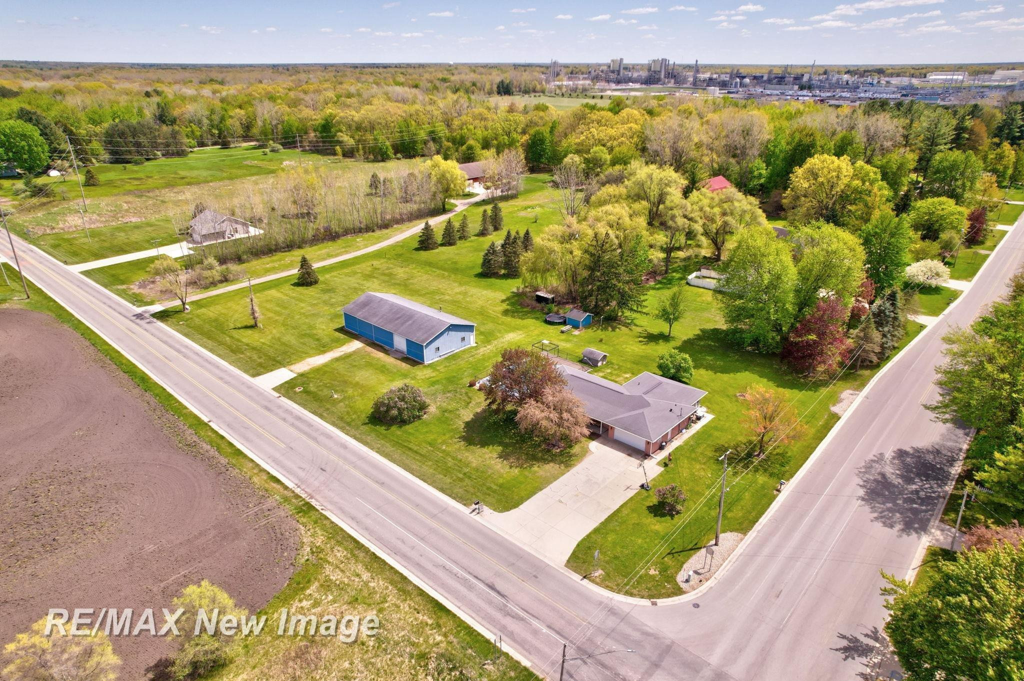 12975 Frost Road, Hemlock, MI 48626 — Photo 54