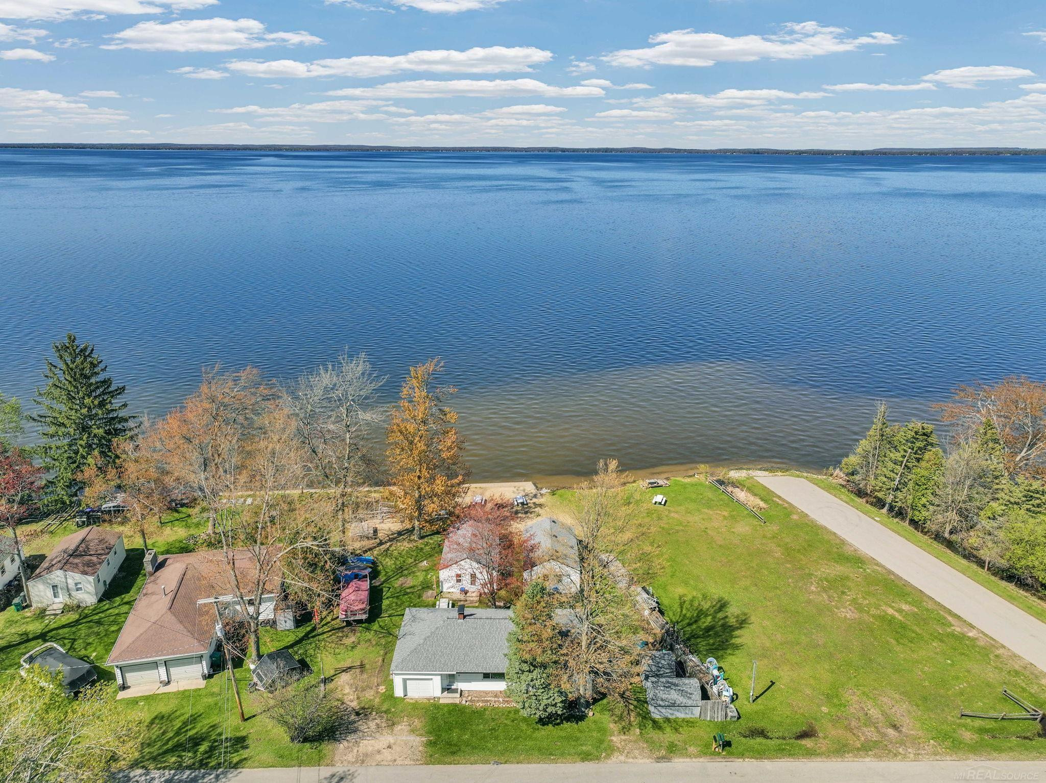 306 Festival Avenue, Houghton Lake, MI 48629 — Photo 2