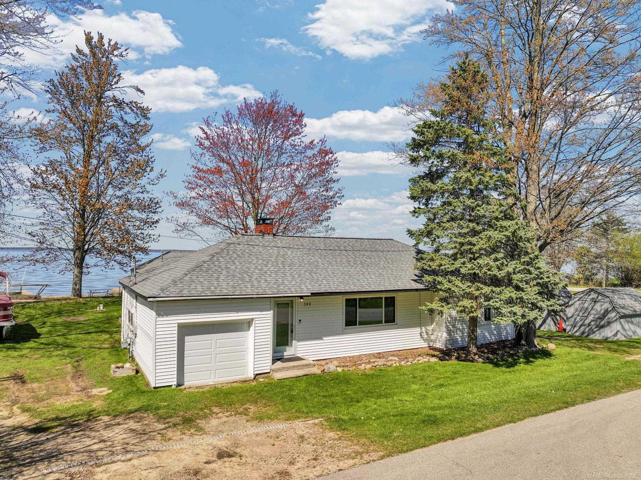 306 Festival Avenue, Houghton Lake, MI 48629 — Photo 3