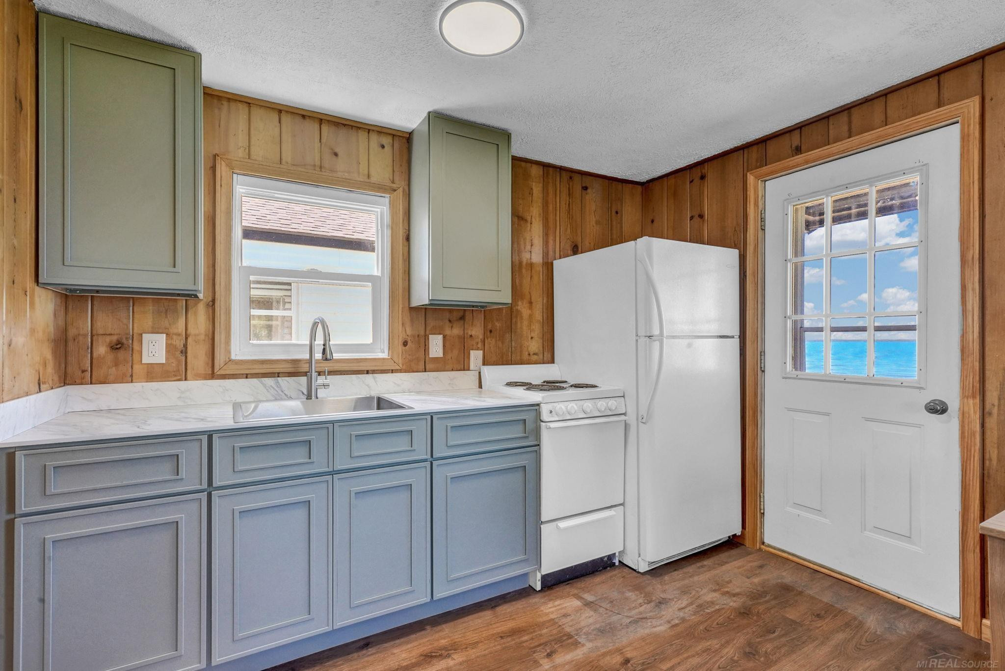 306 Festival Avenue, Houghton Lake, MI 48629 — Photo 37