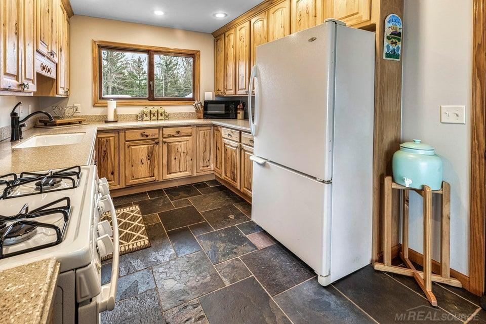 2077 Long Point Drive, Houghton Lake, MI 48629 — Photo 14