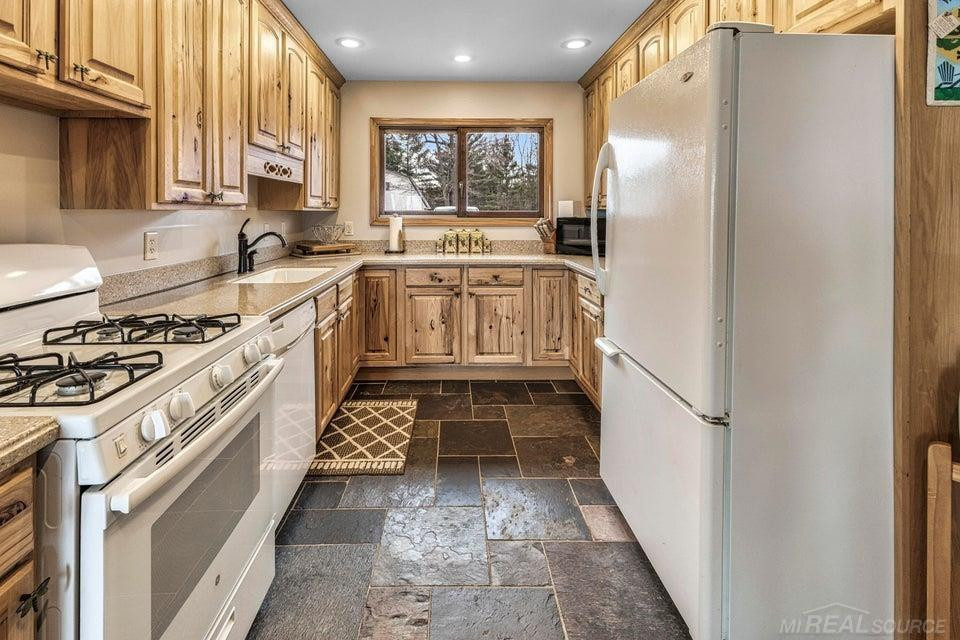 2077 Long Point Drive, Houghton Lake, MI 48629 — Photo 16