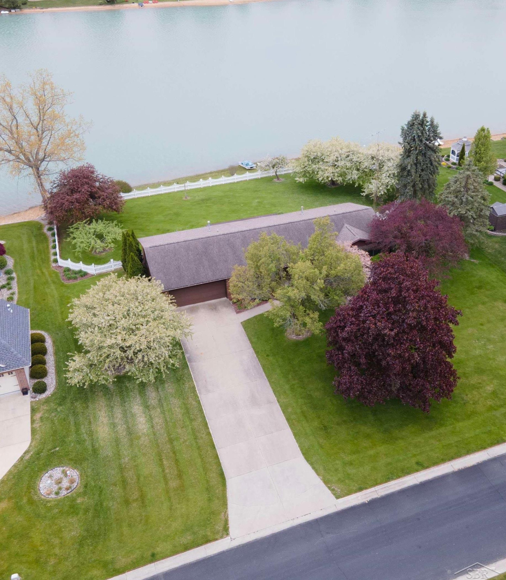 11145 Lake Circle North Street, Saginaw, MI 48609 — front exterior