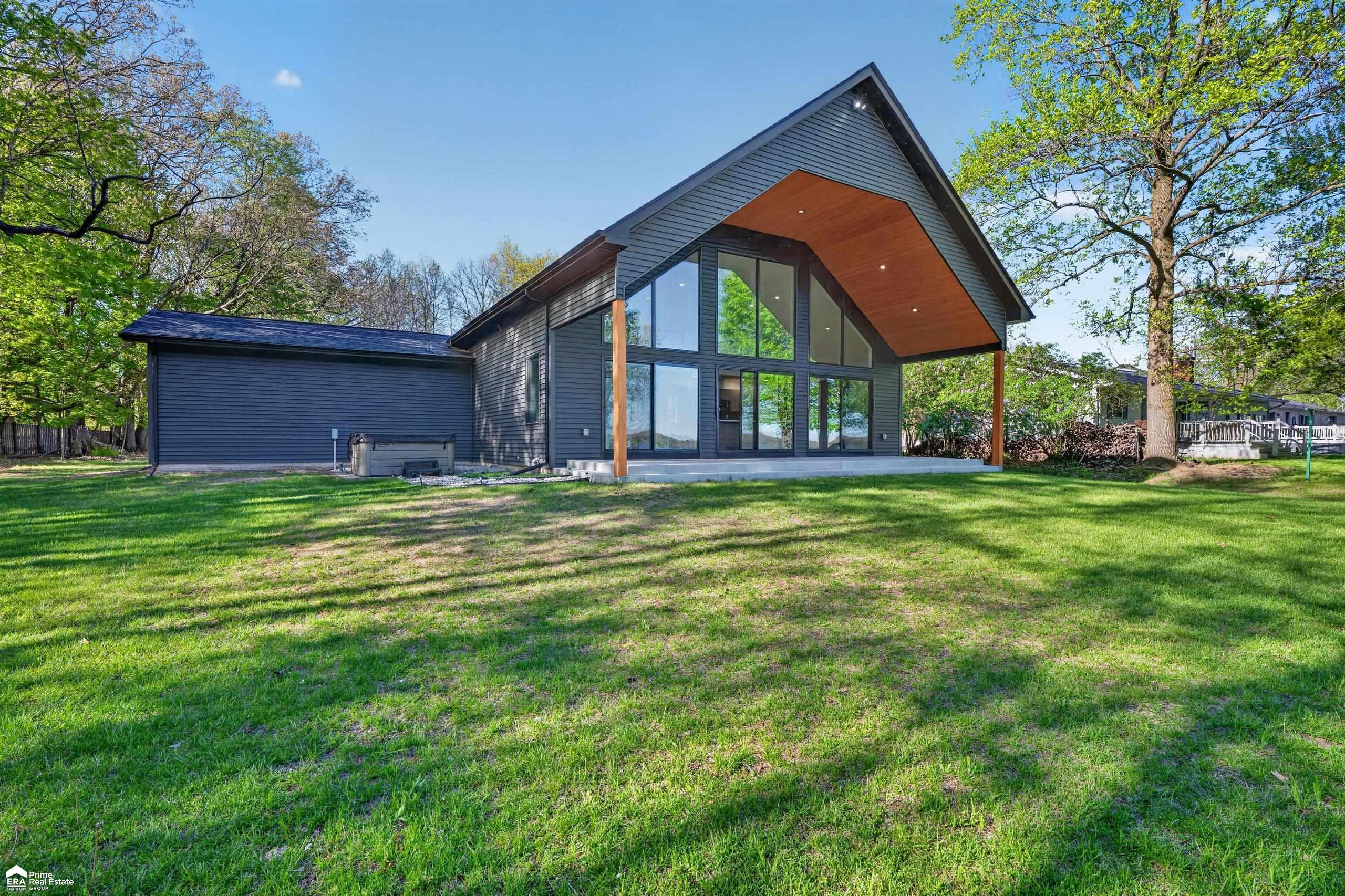 5881 Lake Crest Drive, Columbiaville, MI 48421