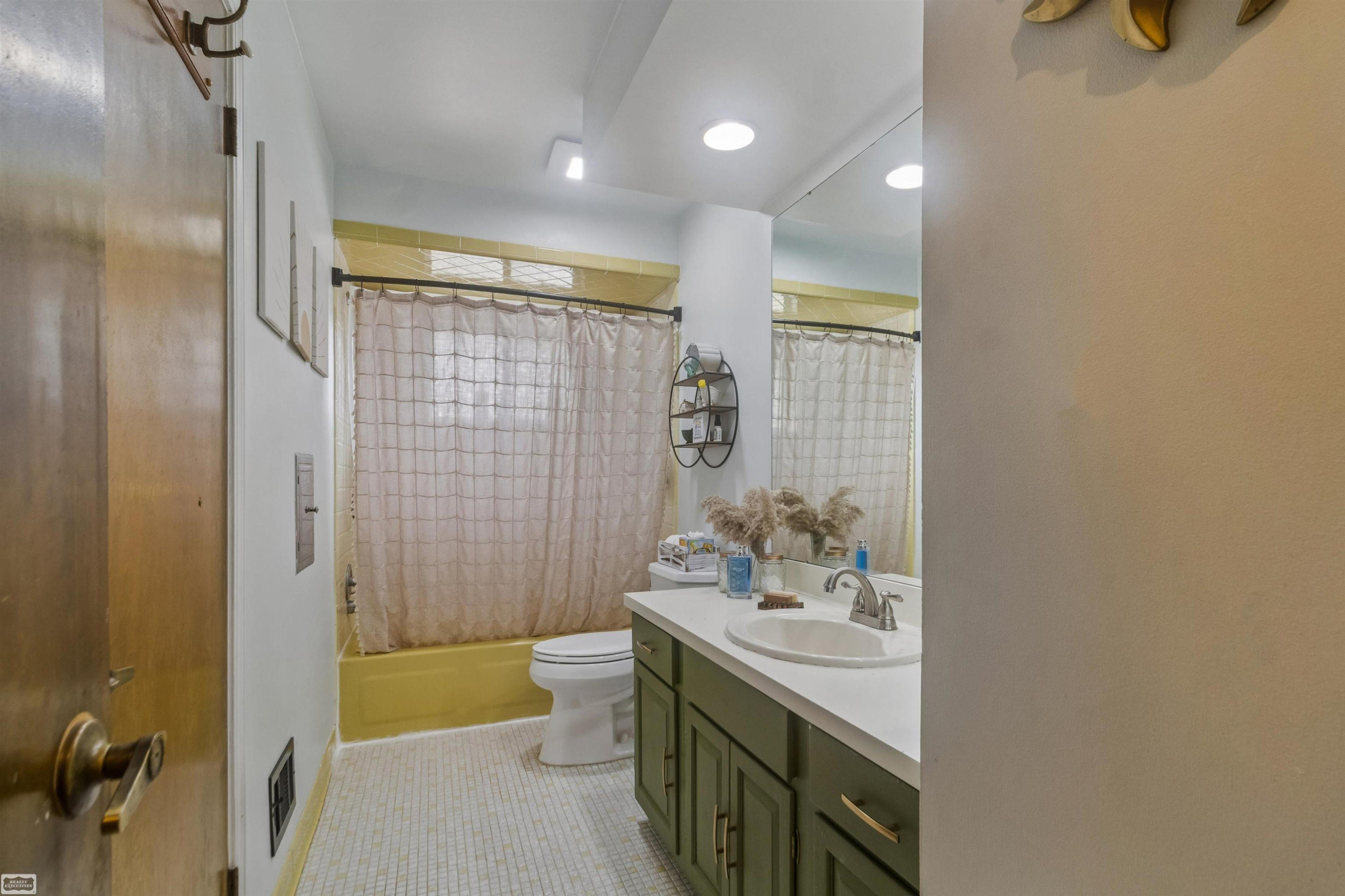 22117 California Street, Saint Clair Shores, MI 48080 — Photo 15