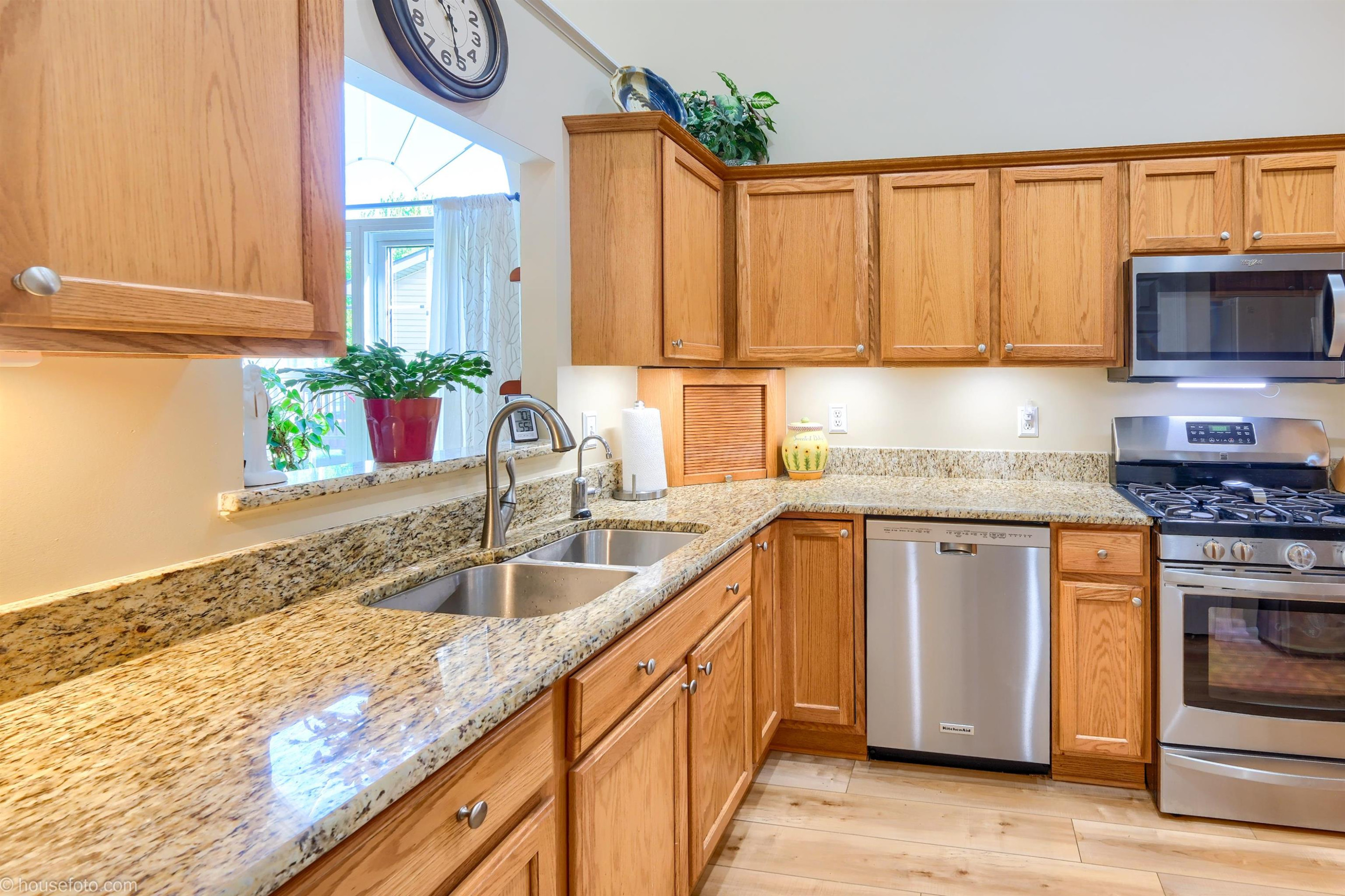 11180 Strathmore Court, Grand Blanc, MI 48439 — Photo 28