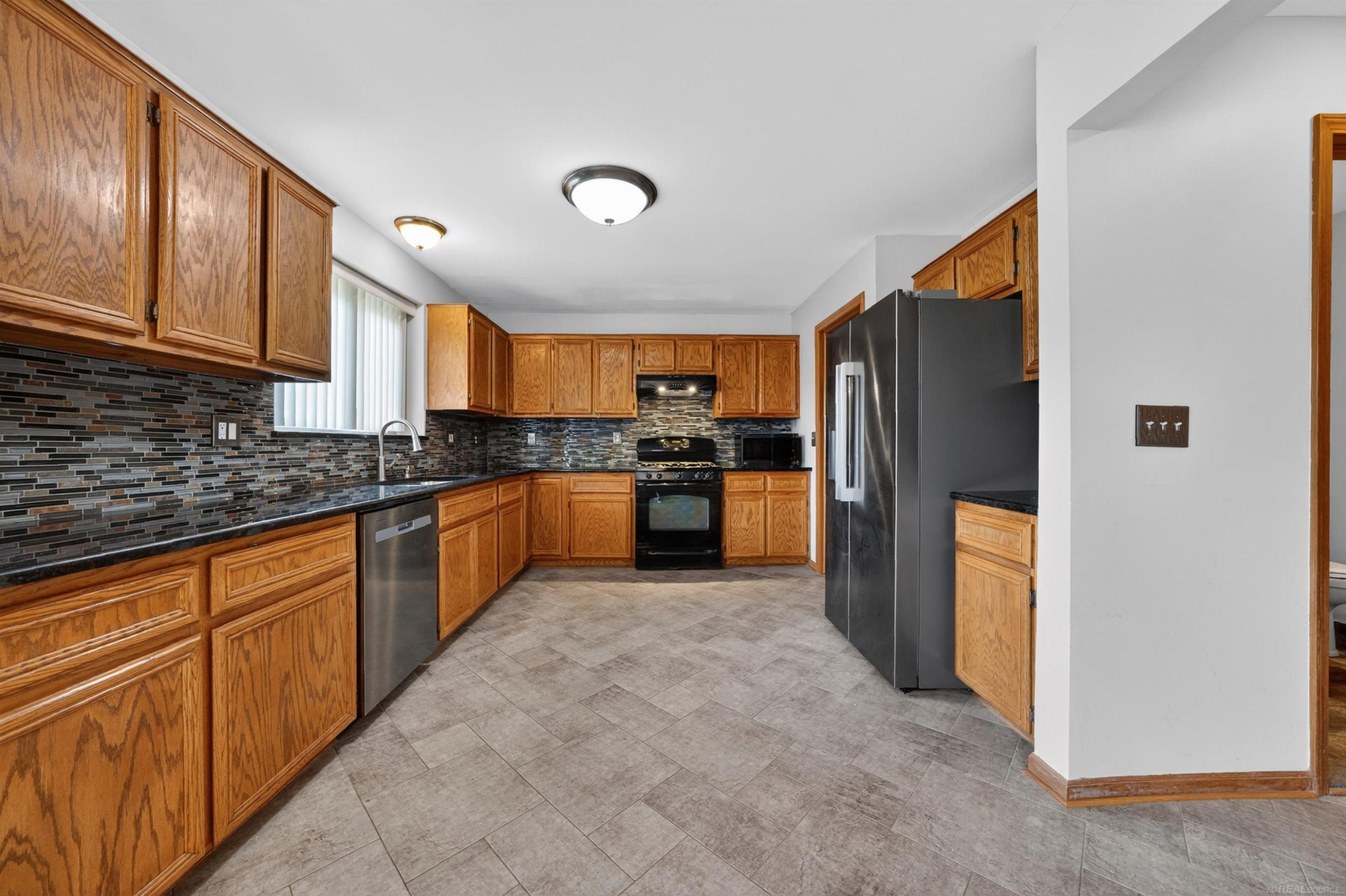 49132 Stratford Drive, Chesterfield, MI 48047 — Photo 8