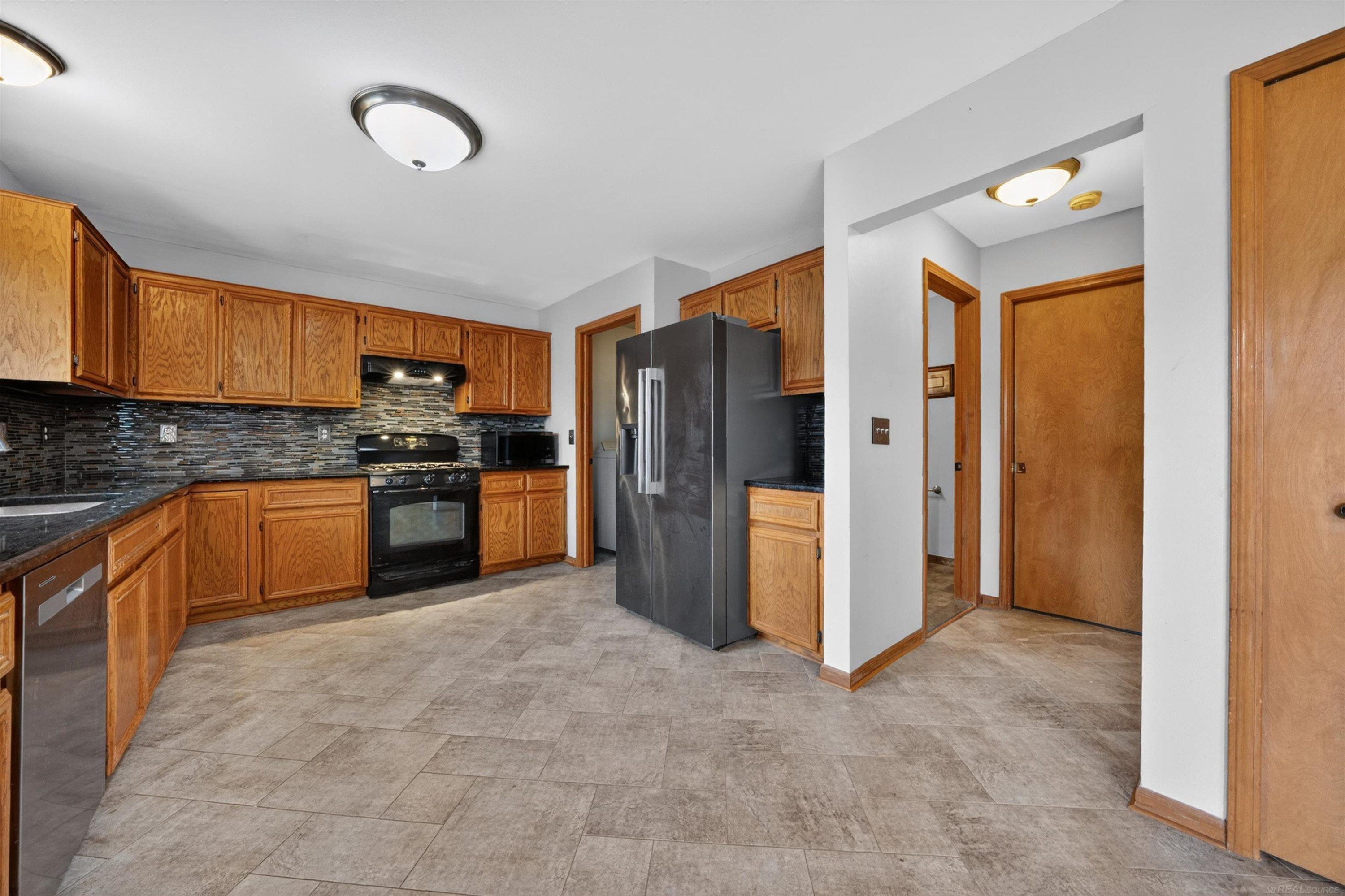 49132 Stratford Drive, Chesterfield, MI 48047 — Photo 9