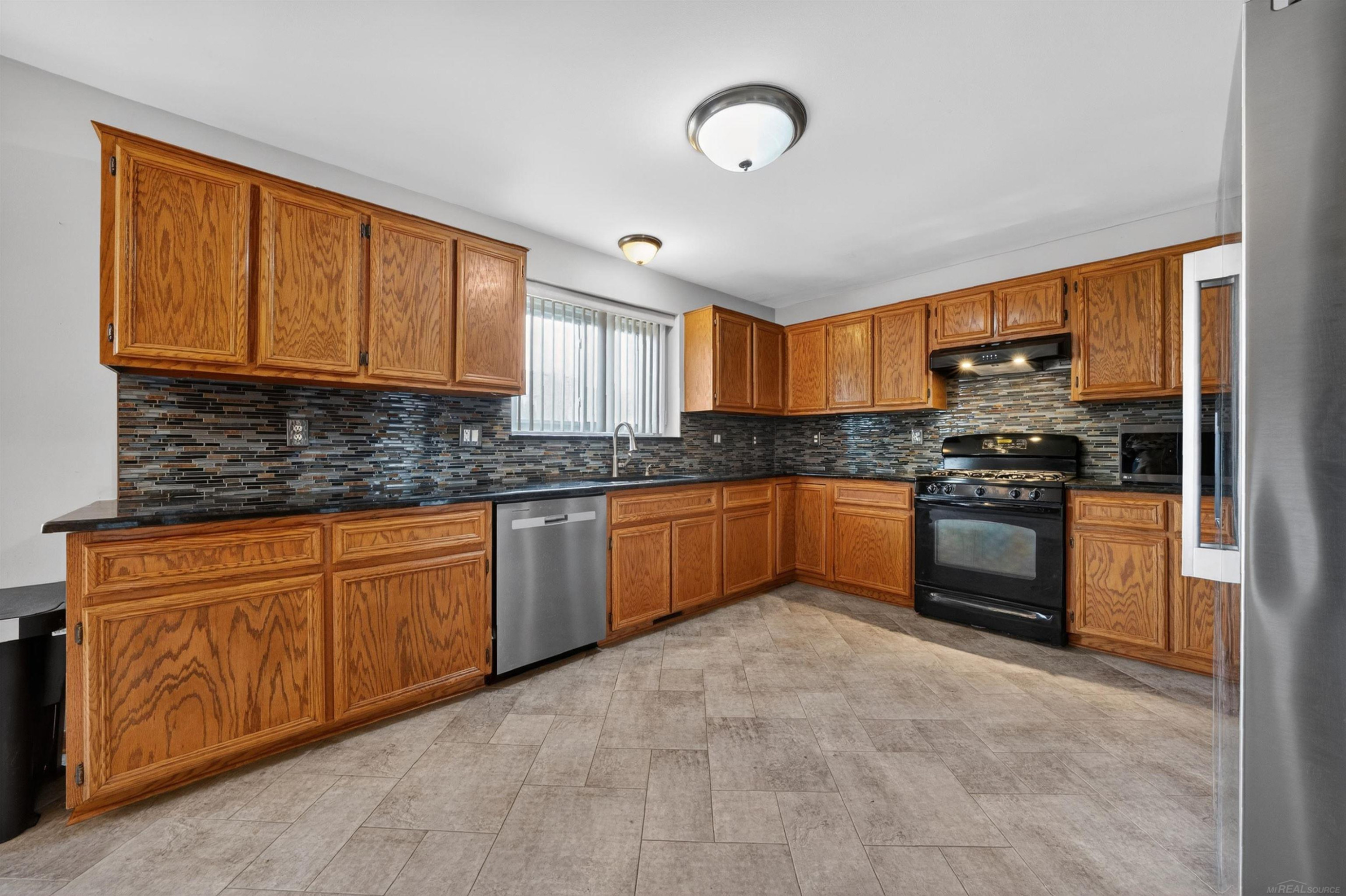 49132 Stratford Drive, Chesterfield, MI 48047 — Photo 10