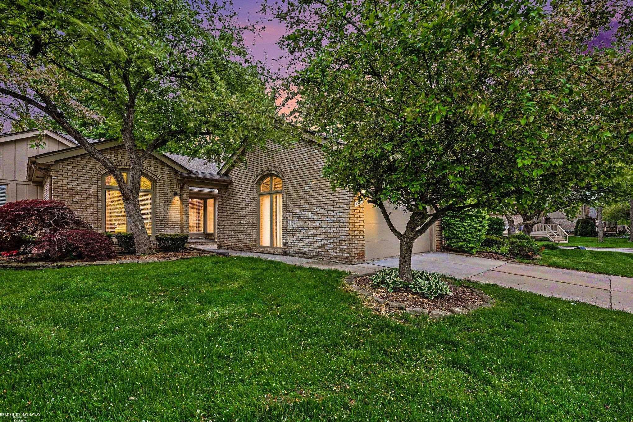 43054 W Kirkwood Drive, Clinton Twp, MI 48038 — front exterior