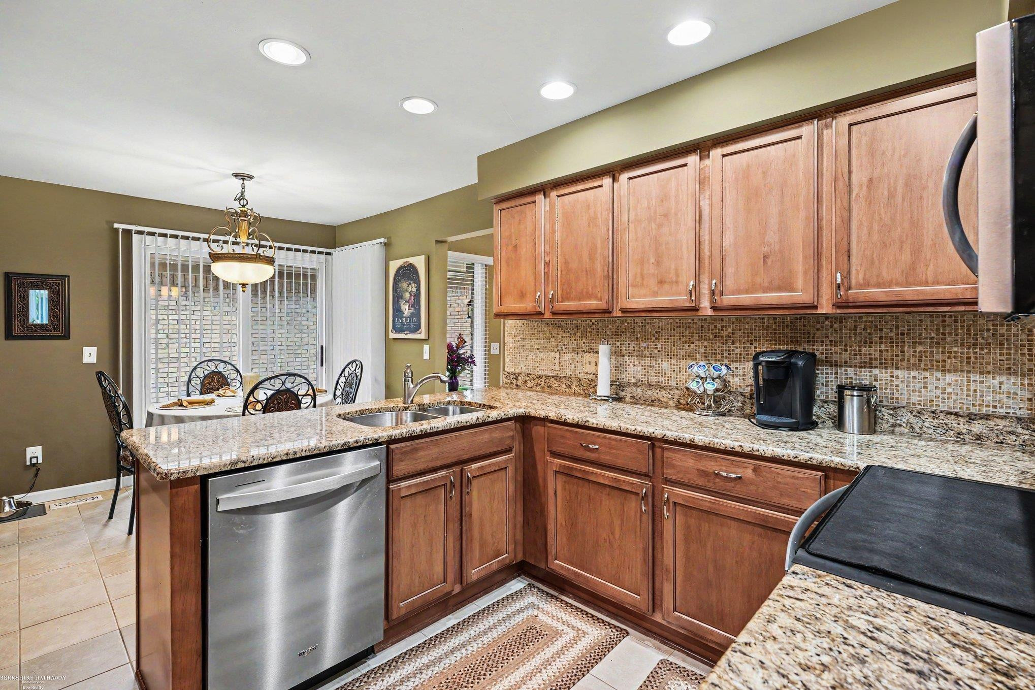 43054 W Kirkwood Drive, Clinton Twp, MI 48038 — Photo 10