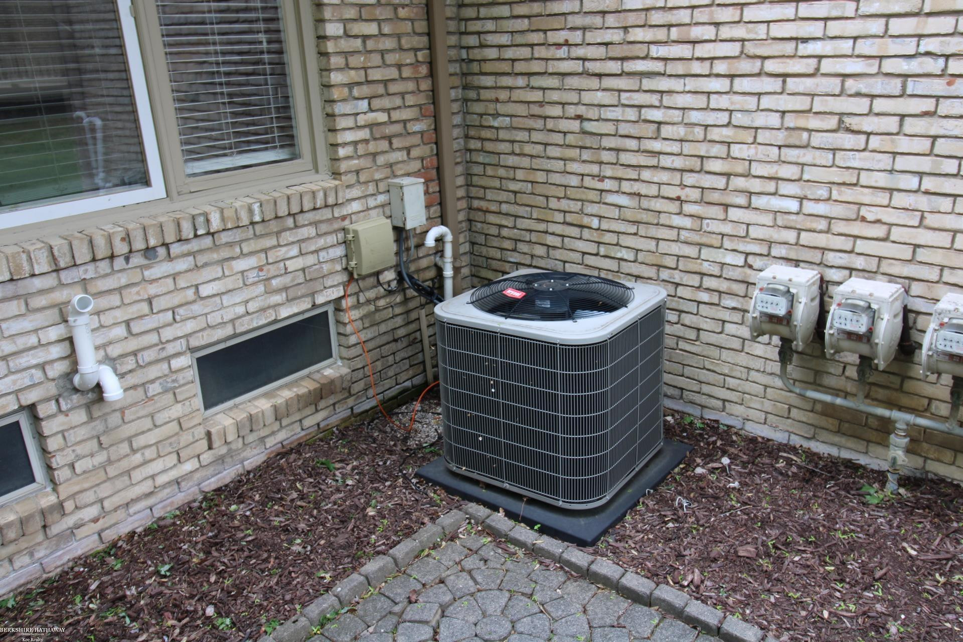 43054 W Kirkwood Drive, Clinton Twp, MI 48038 — Photo 27