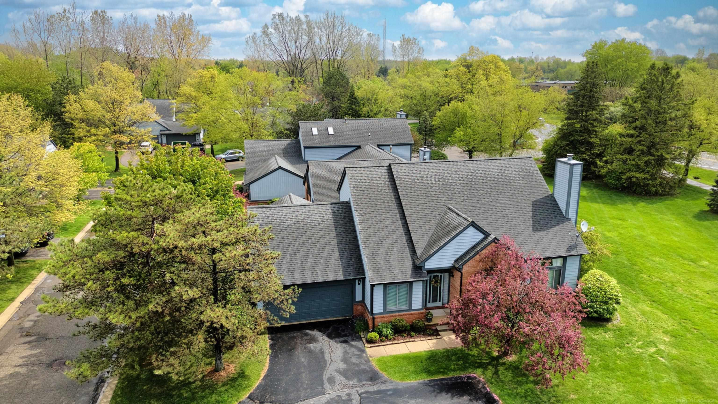 2799 Lochmoor Boulevard, Lake Orion, MI — Photo 2