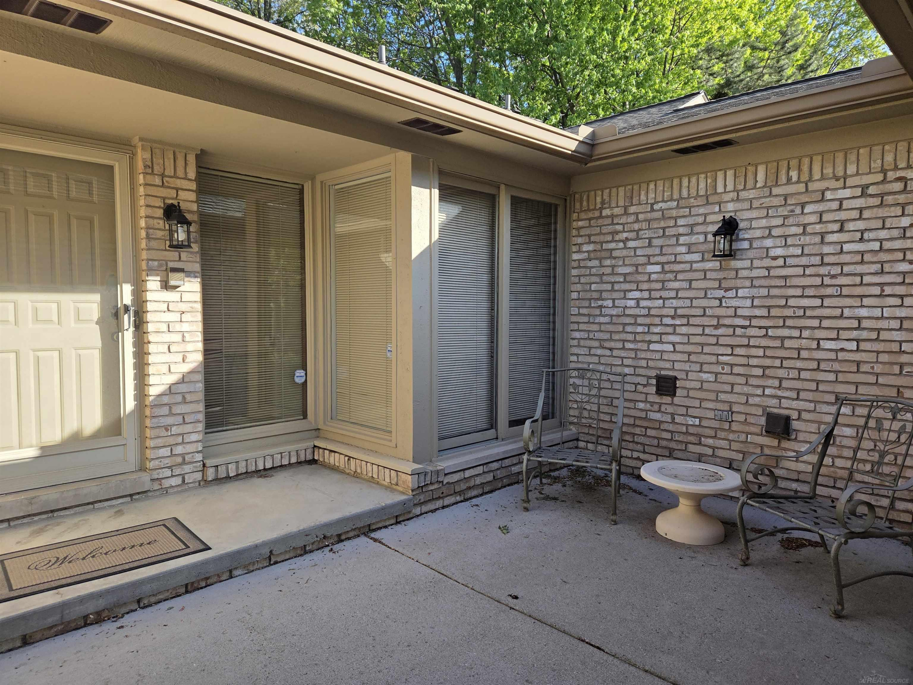 43064 W Kirkwood Drive, Clinton Twp, MI 48038 — Photo 2