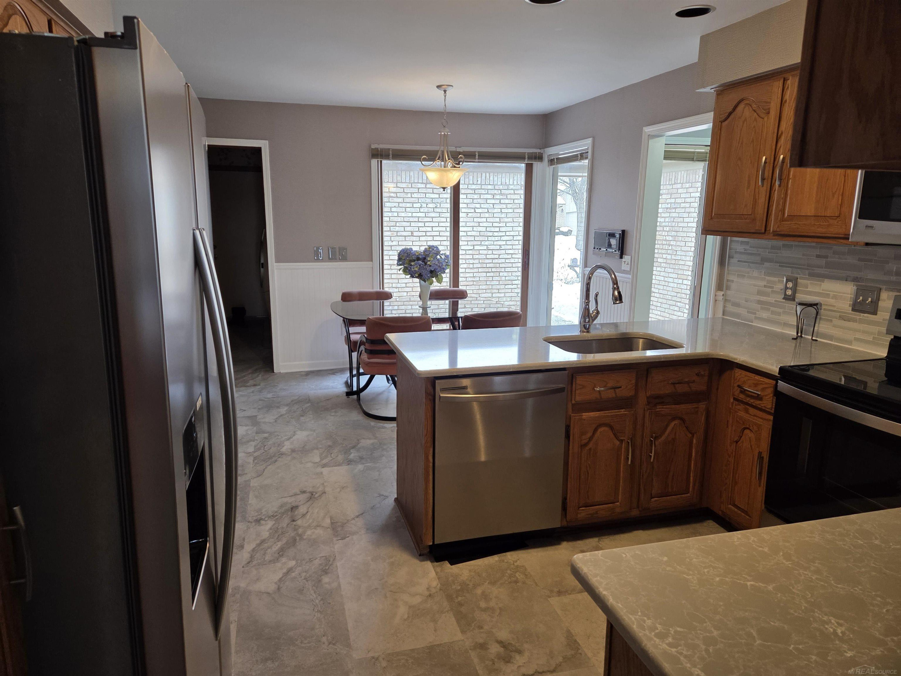 43064 W Kirkwood Drive, Clinton Twp, MI 48038 — Photo 6