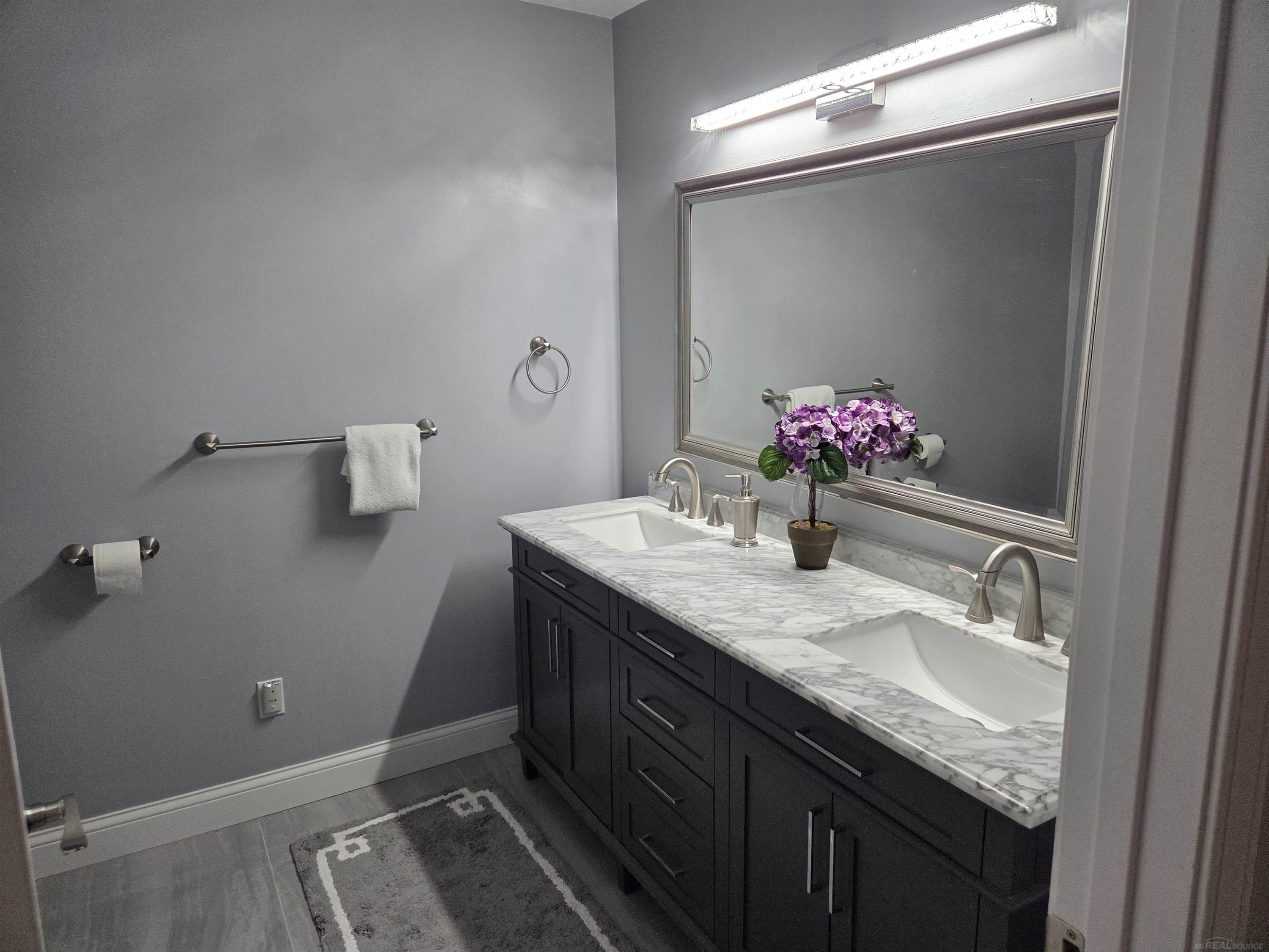 43064 W Kirkwood Drive, Clinton Twp, MI 48038 — Photo 11