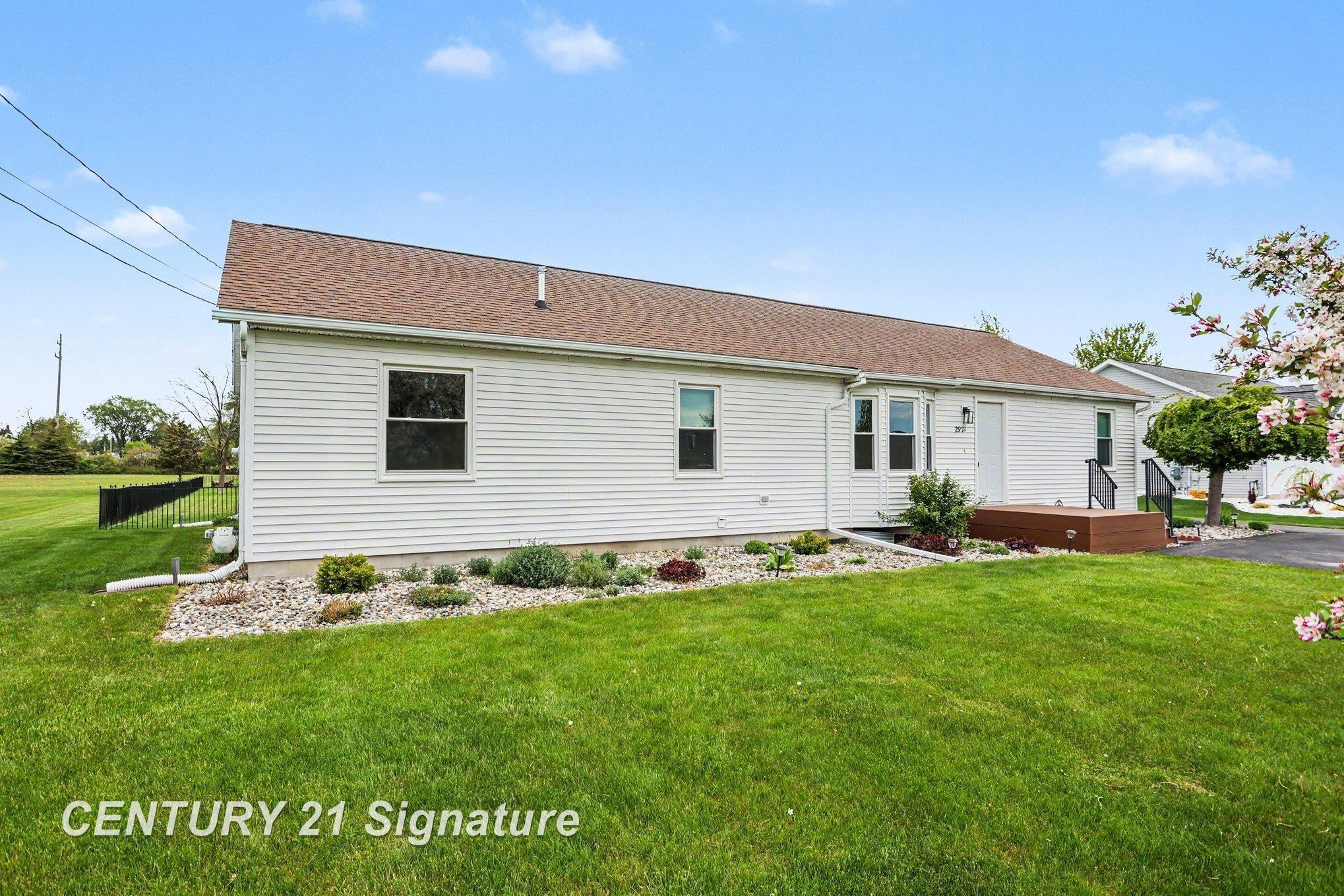 2921 E Fisher Road, Bay City, MI 48607 — Photo 2