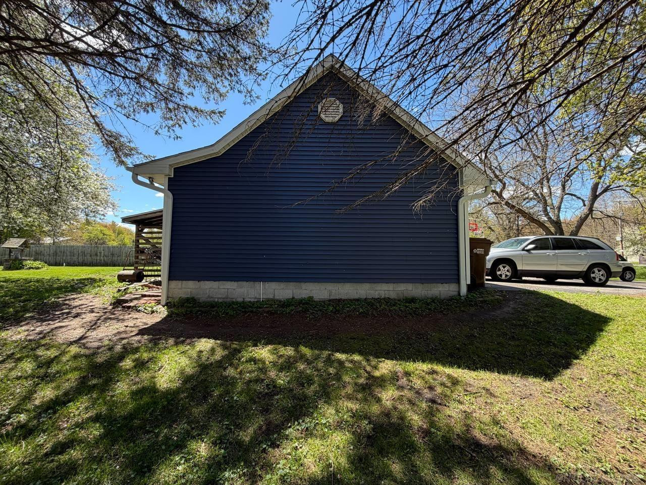 2206 N 5 Mile Road, Midland, MI 48642 — Photo 9