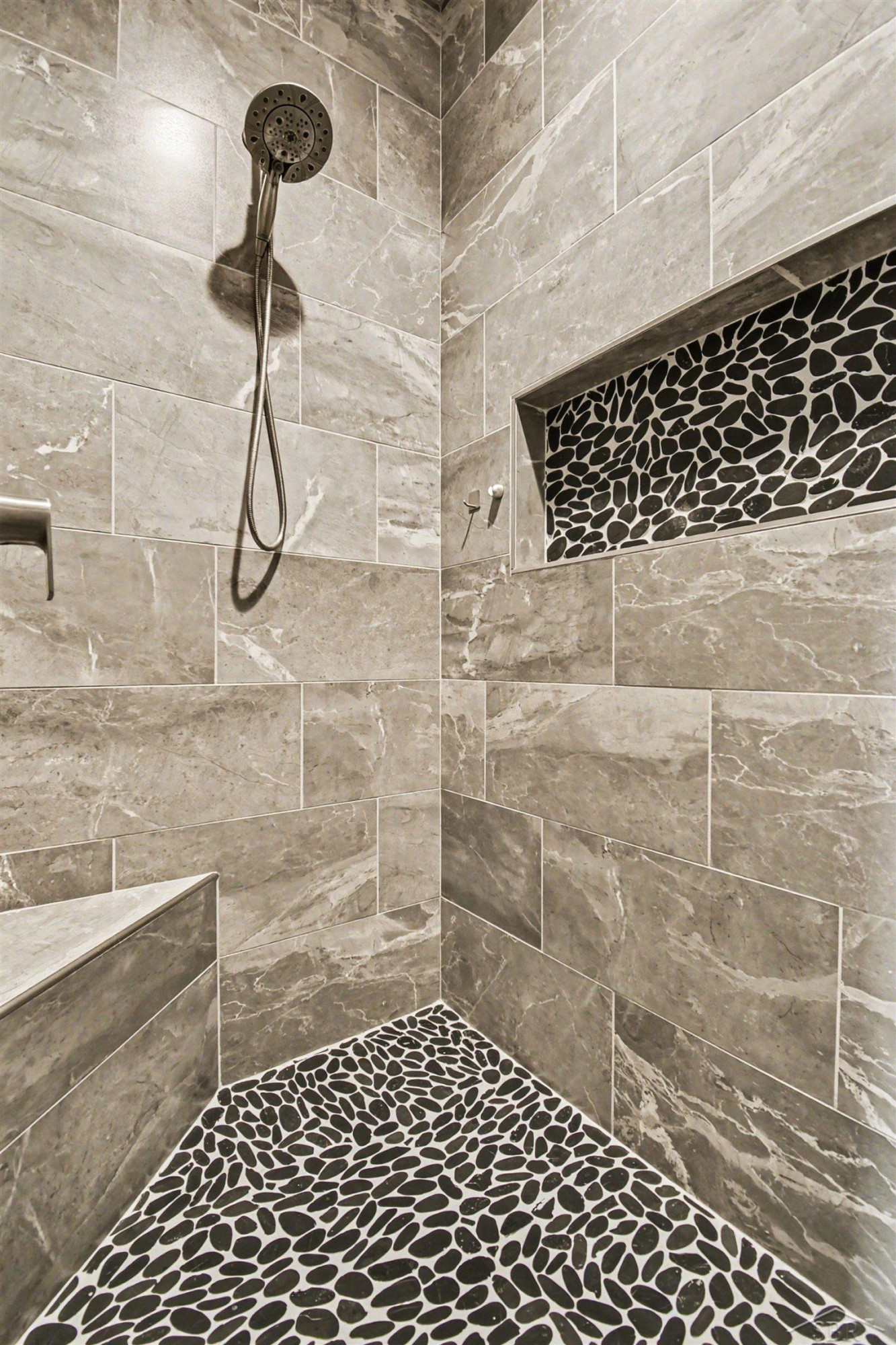8674 Oakhill Drive, Freeland, MI 48623 — Photo 11
