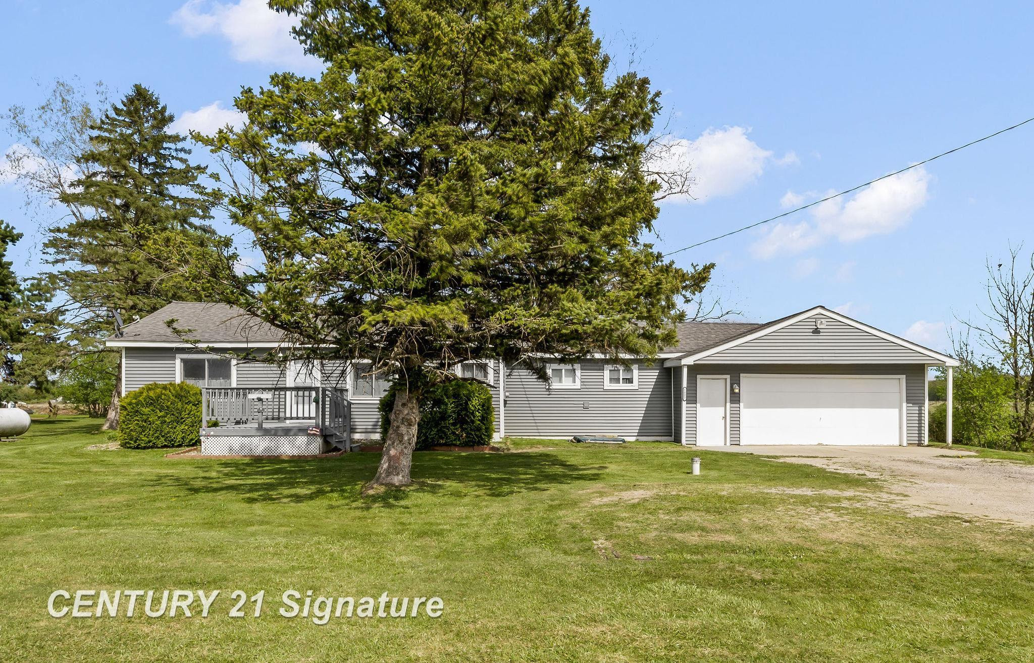 1005 S Meridian Road, Merrill, MI 48637 — front exterior