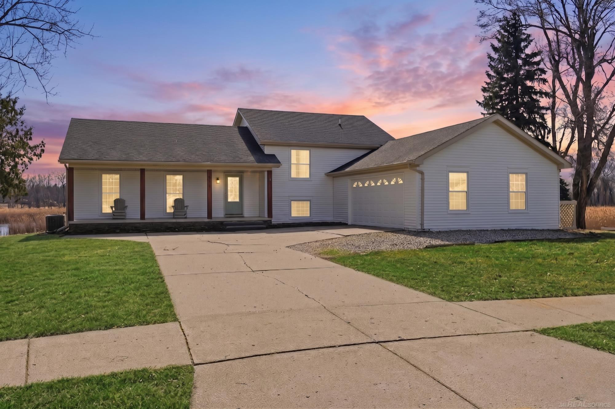 495 Lakes Edge Drive, Oxford, MI 48371 — front exterior