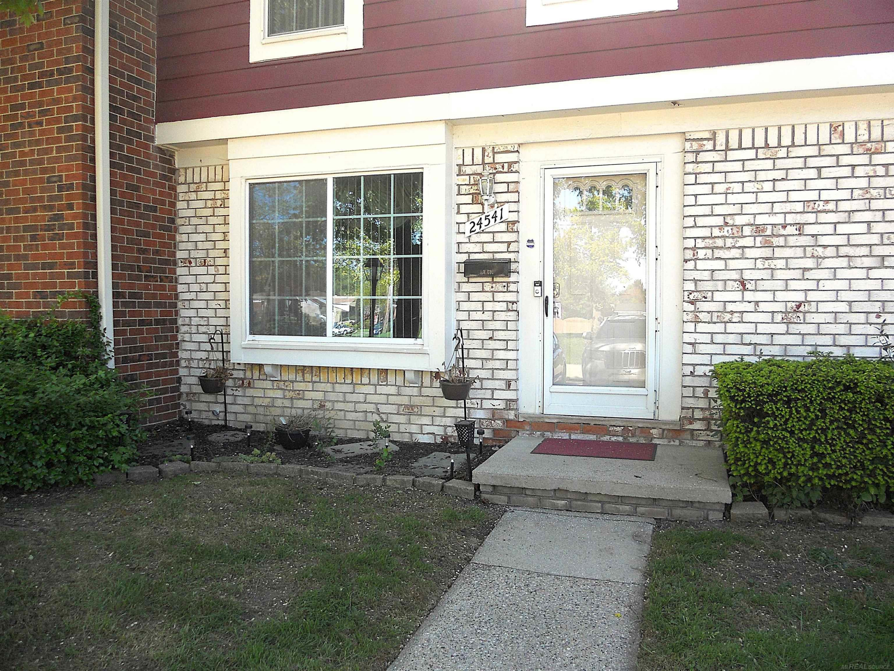 24541 SEATON CIRCUIT E. Drive, BLDG 2, UNIT 15., Warren, MI 48091 — Photo 3