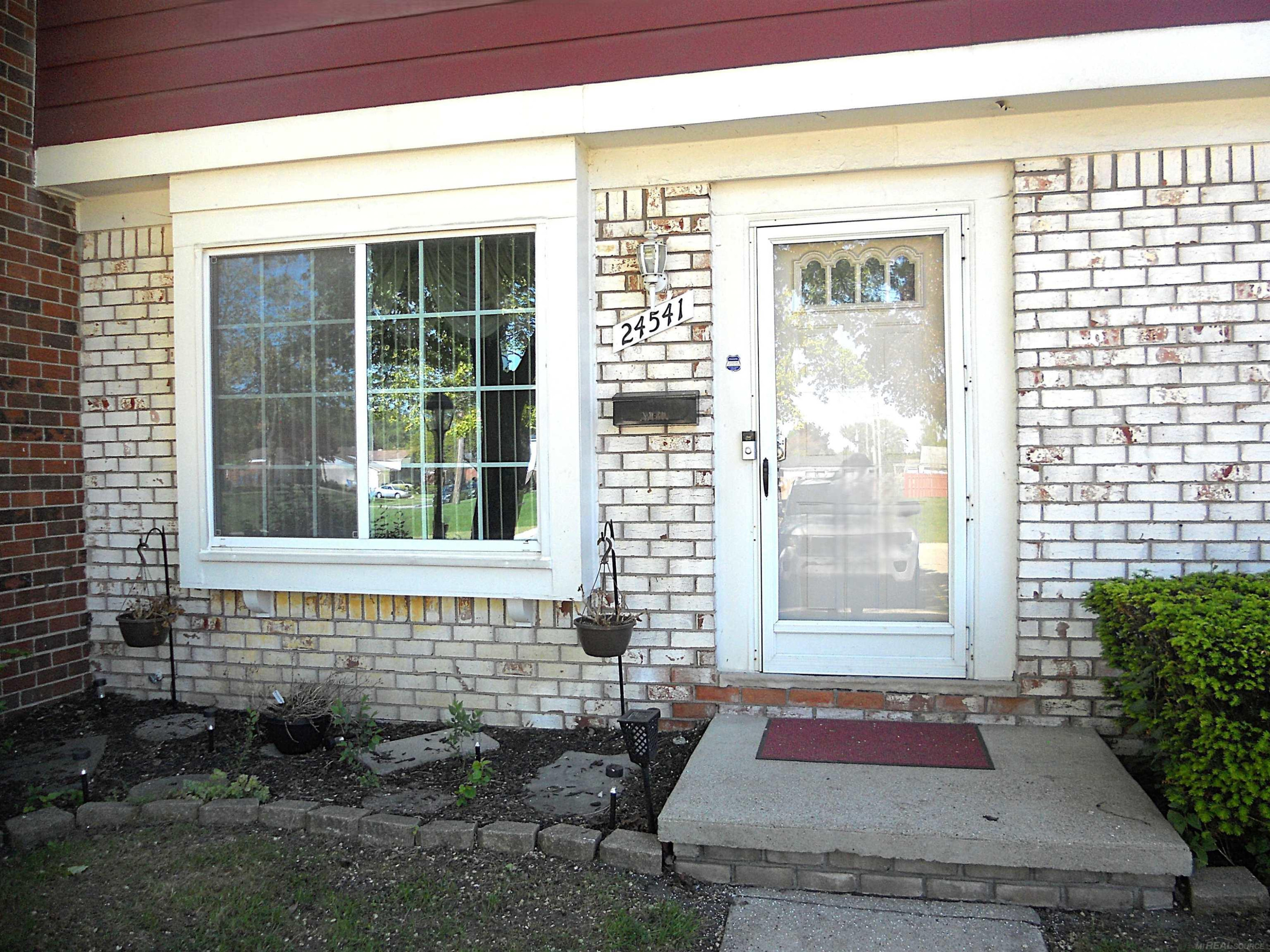 24541 SEATON CIRCUIT E. Drive, BLDG 2, UNIT 15., Warren, MI 48091 — Photo 4