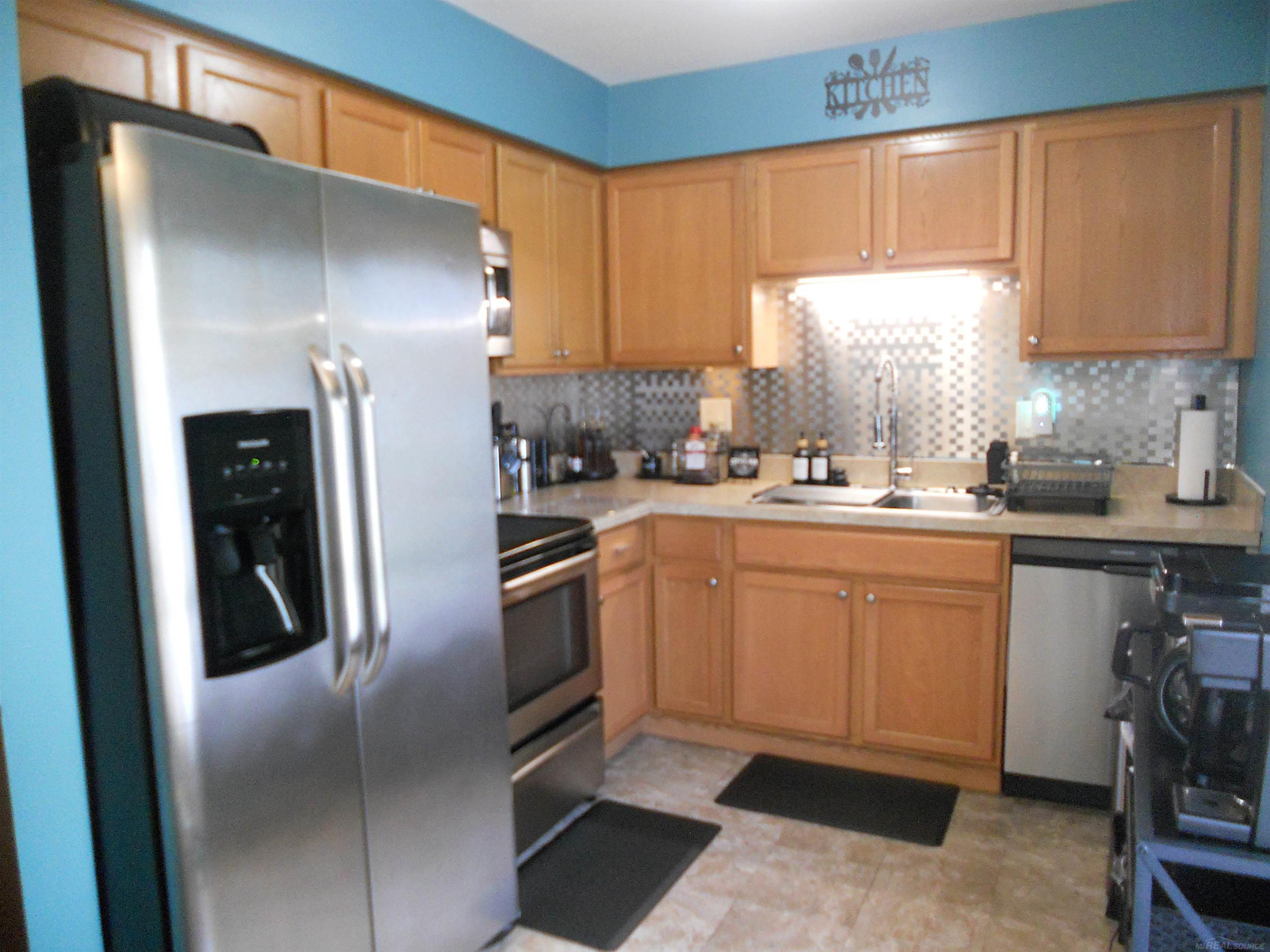 24541 SEATON CIRCUIT E. Drive, BLDG 2, UNIT 15., Warren, MI 48091 — Photo 24