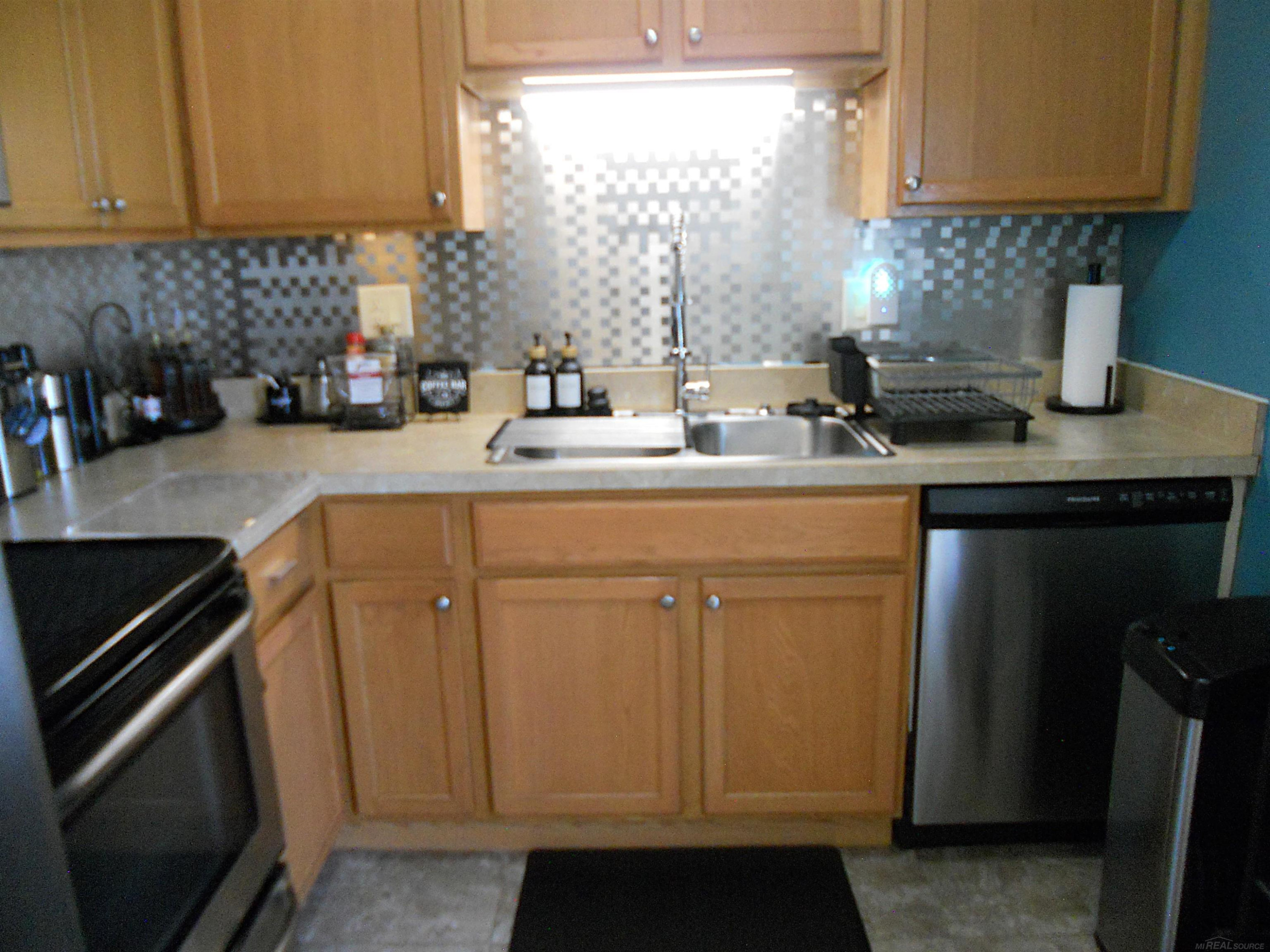 24541 SEATON CIRCUIT E. Drive, BLDG 2, UNIT 15., Warren, MI 48091 — Photo 26