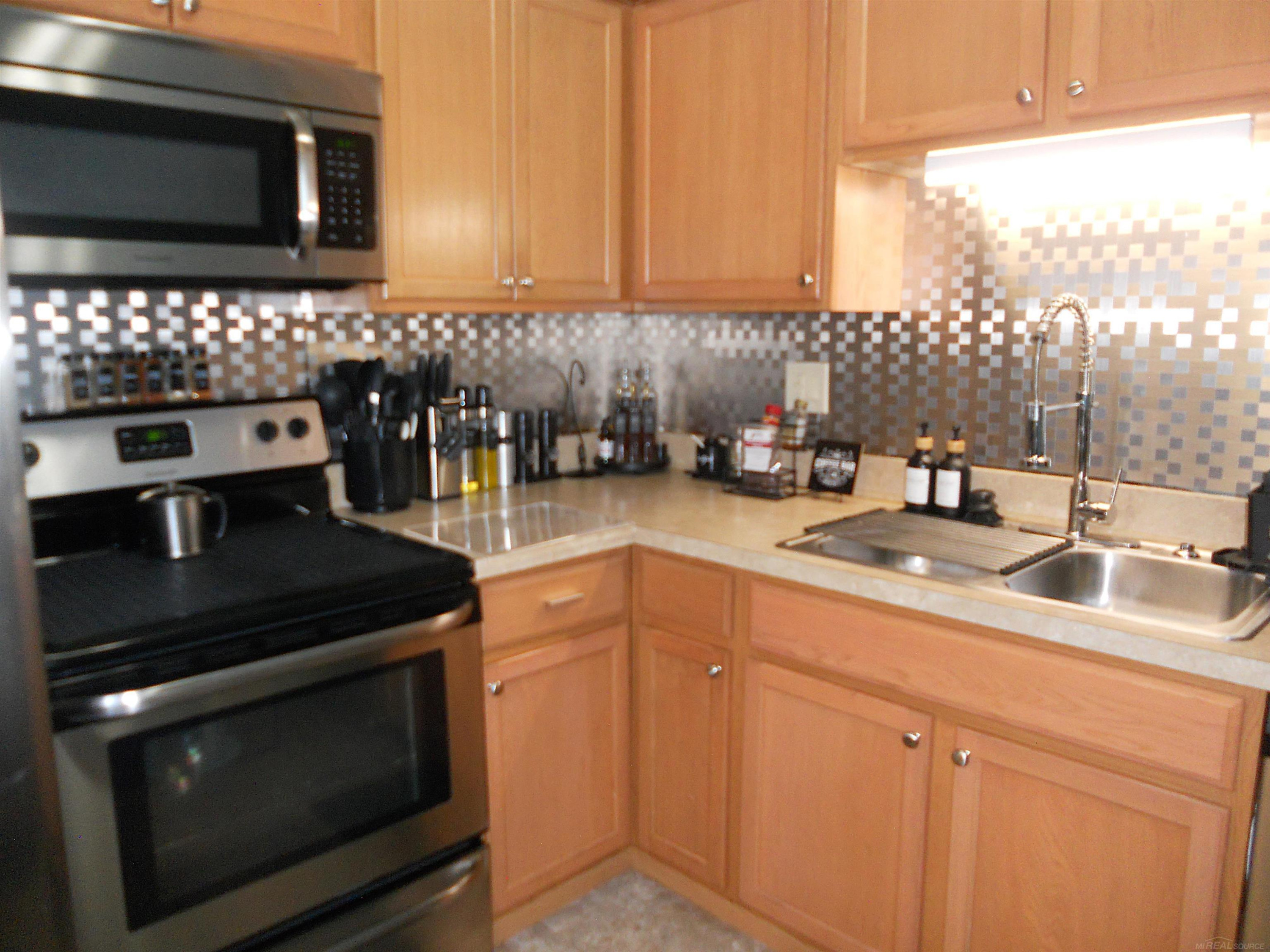 24541 SEATON CIRCUIT E. Drive, BLDG 2, UNIT 15., Warren, MI 48091 — Photo 27