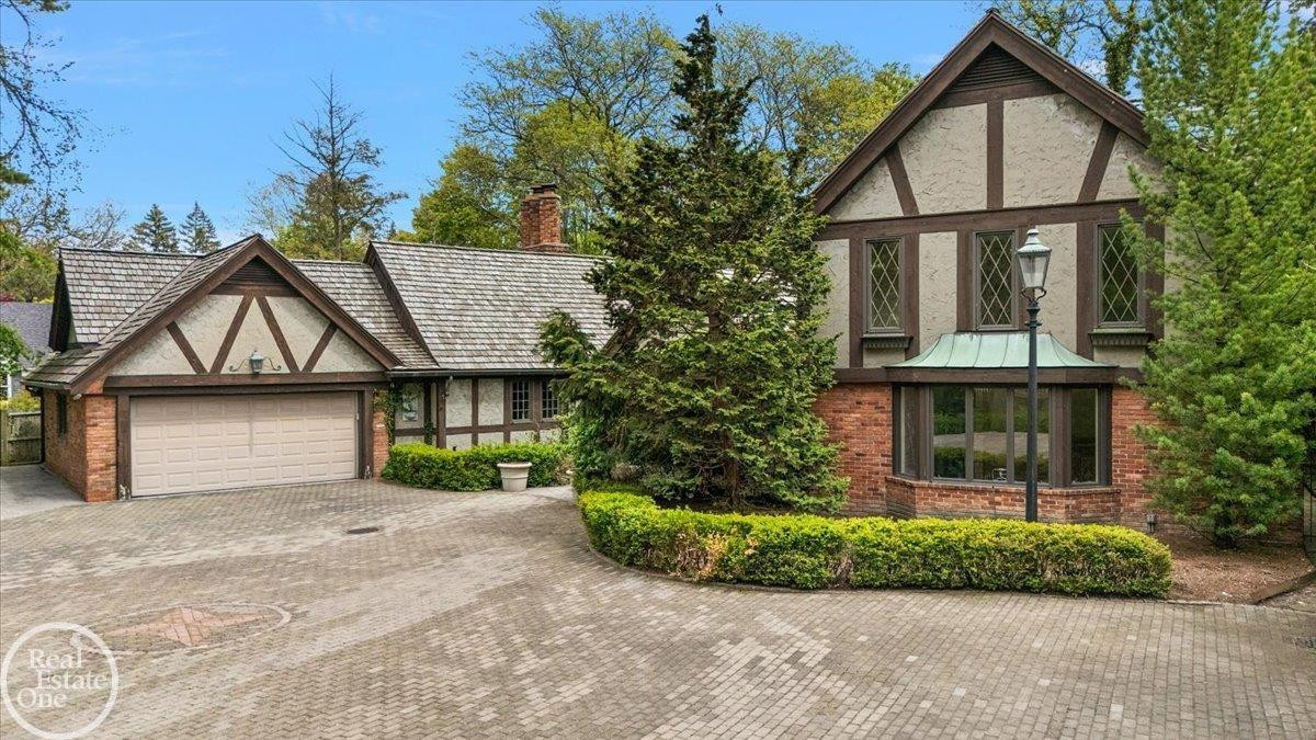17680 E Jefferson Avenue, Grosse Pointe, MI 48230 — Photo 2