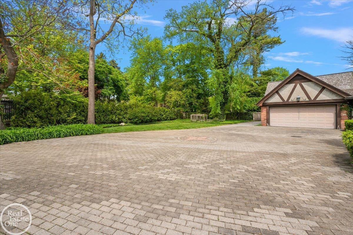 17680 E Jefferson Avenue, Grosse Pointe, MI 48230 — Photo 15