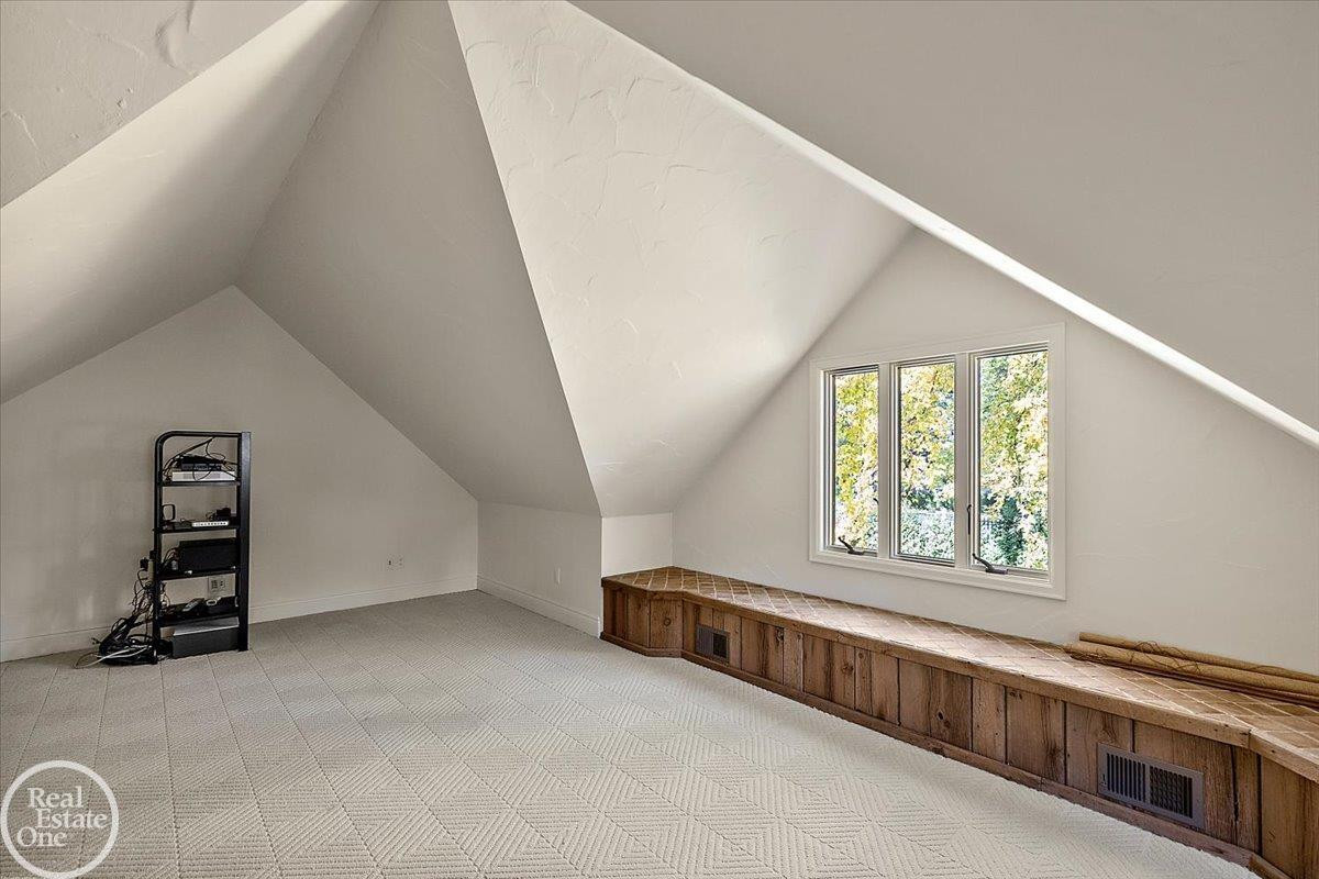 17680 E Jefferson Avenue, Grosse Pointe, MI 48230 — Photo 40
