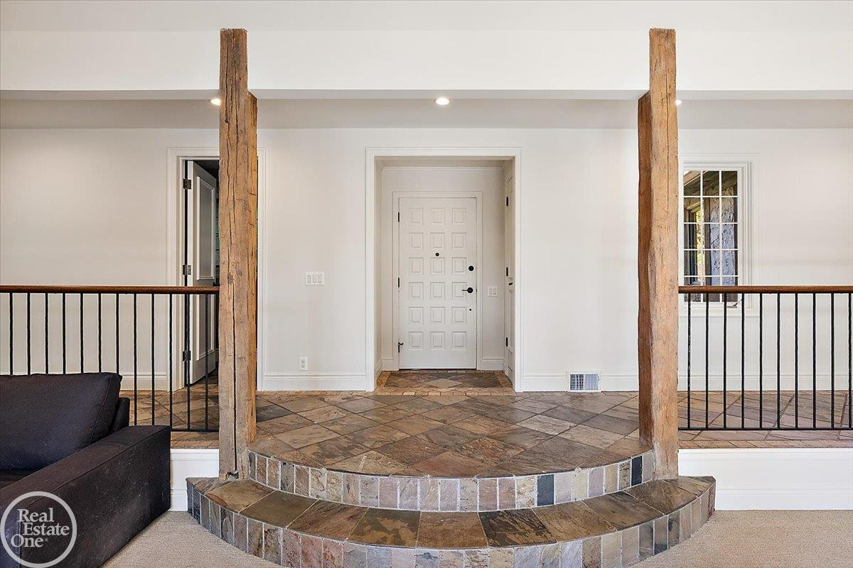 17680 E Jefferson Avenue, Grosse Pointe, MI 48230 — Photo 42