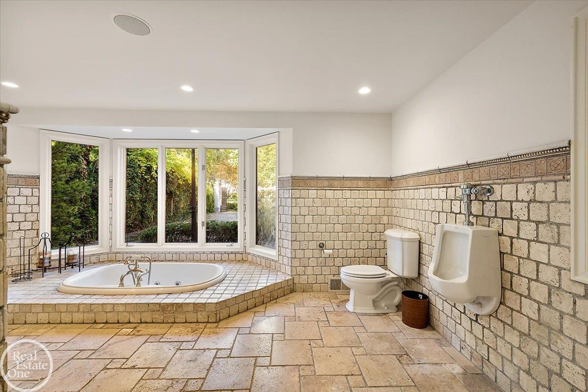 17680 E Jefferson Avenue, Grosse Pointe, MI 48230 — Photo 52