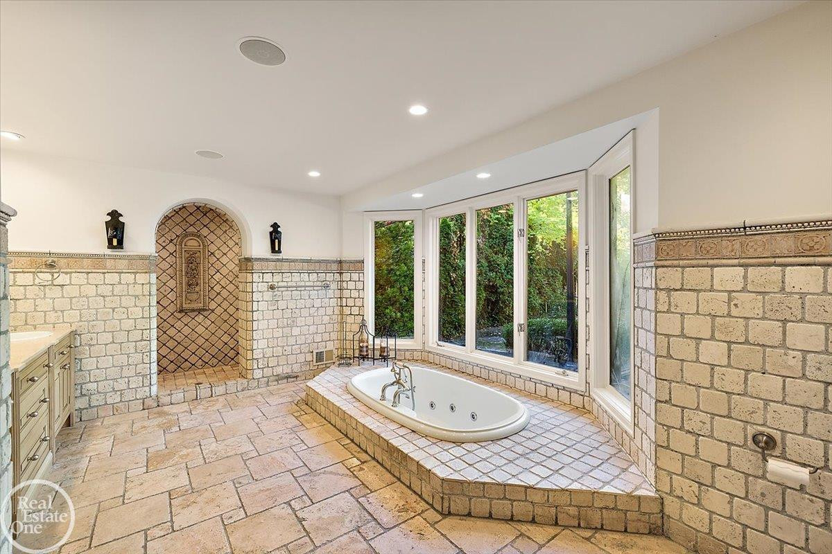 17680 E Jefferson Avenue, Grosse Pointe, MI 48230 — Photo 53