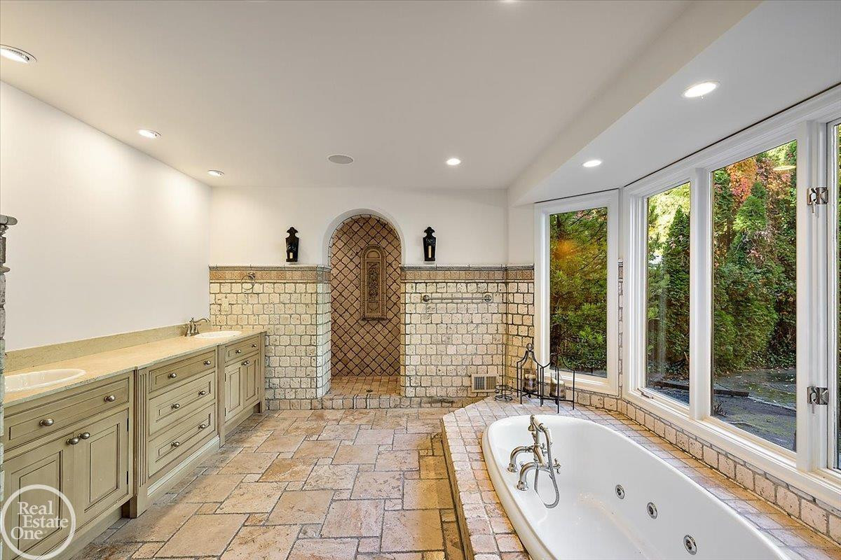 17680 E Jefferson Avenue, Grosse Pointe, MI 48230 — Photo 54