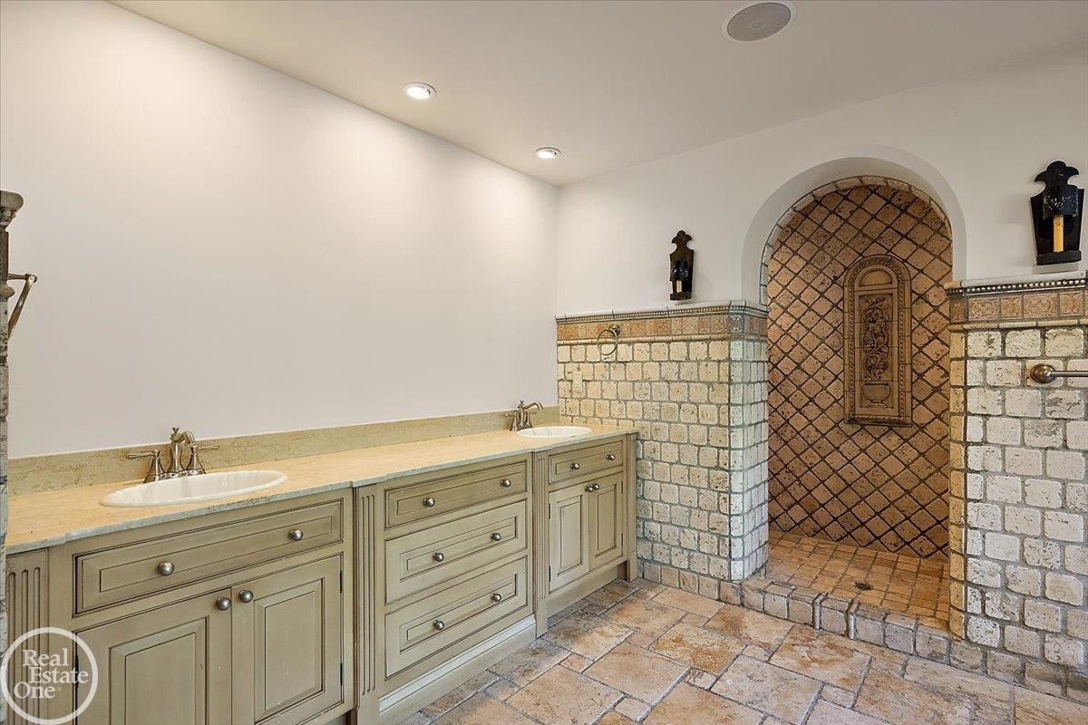 17680 E Jefferson Avenue, Grosse Pointe, MI 48230 — Photo 55