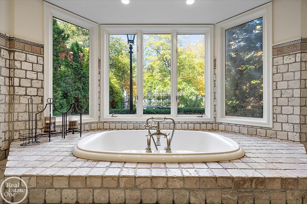 17680 E Jefferson Avenue, Grosse Pointe, MI 48230 — Photo 58
