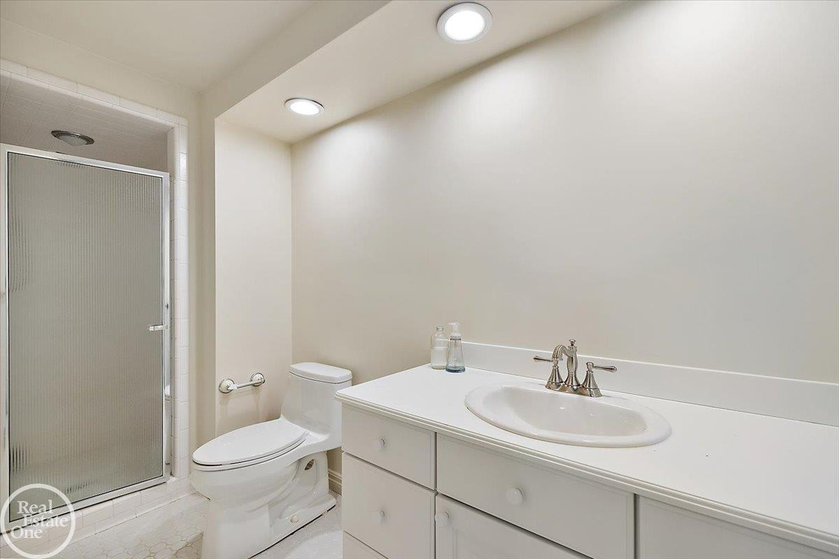 17680 E Jefferson Avenue, Grosse Pointe, MI 48230 — Photo 65