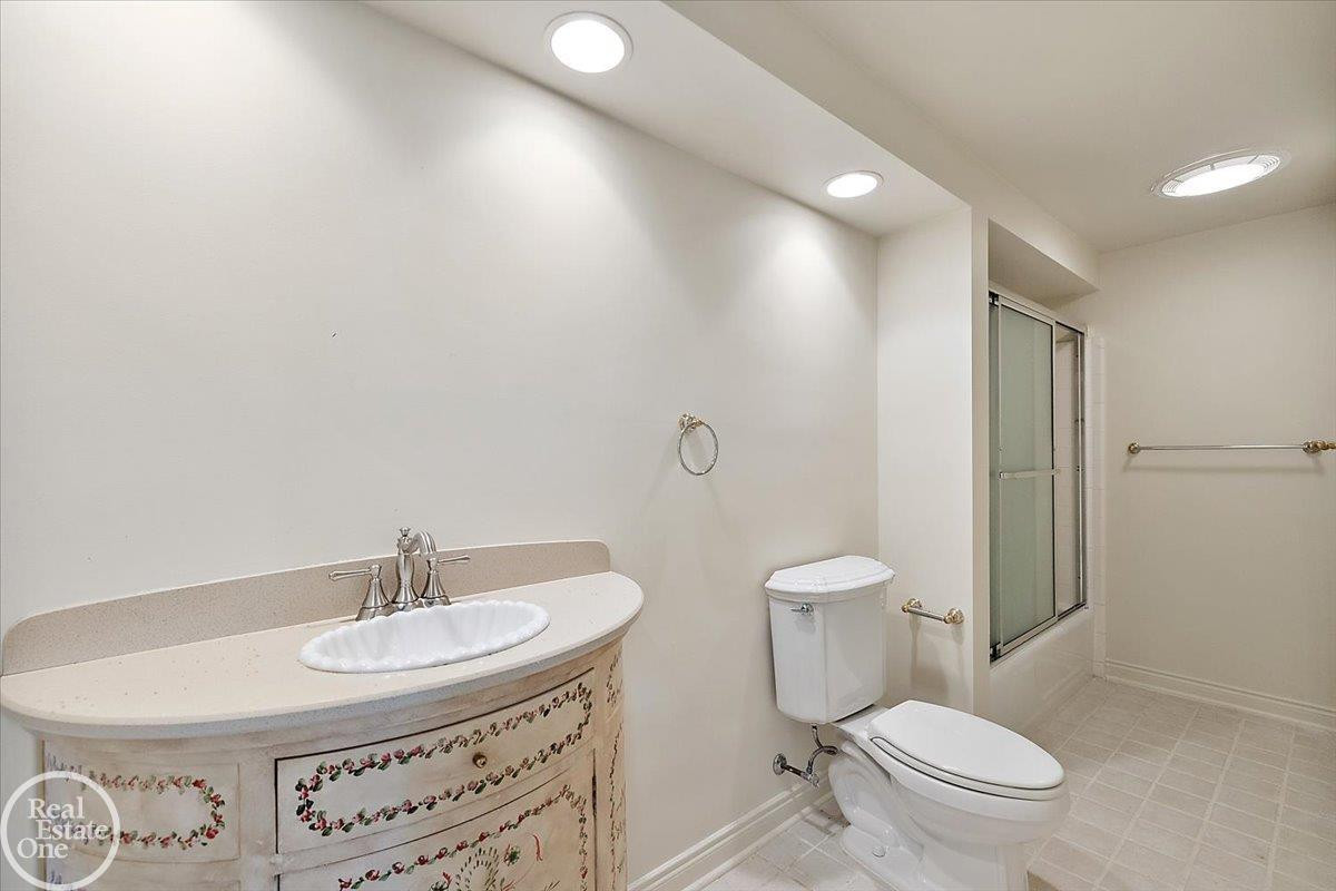 17680 E Jefferson Avenue, Grosse Pointe, MI 48230 — Photo 68
