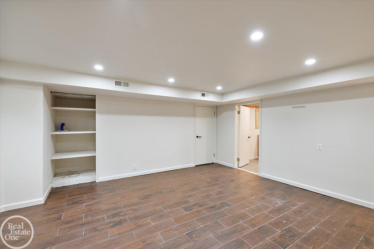 17680 E Jefferson Avenue, Grosse Pointe, MI 48230 — Photo 73