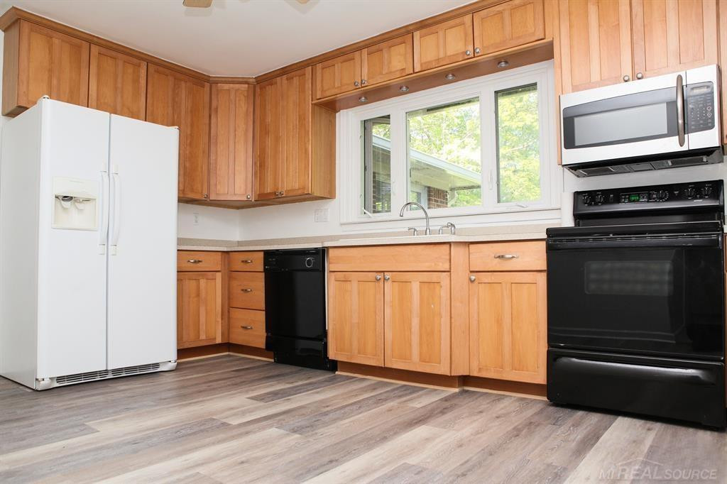 5900 Wright Drive, Troy, MI 48098 — Photo 15
