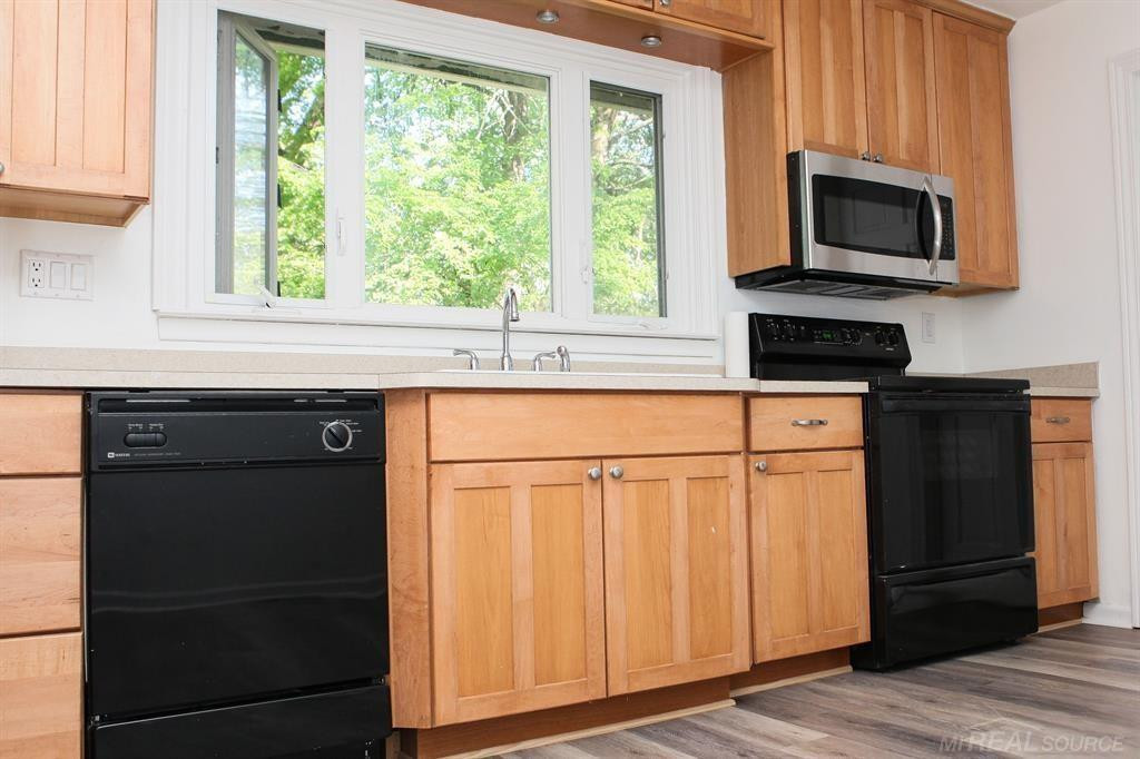 5900 Wright Drive, Troy, MI 48098 — Photo 16