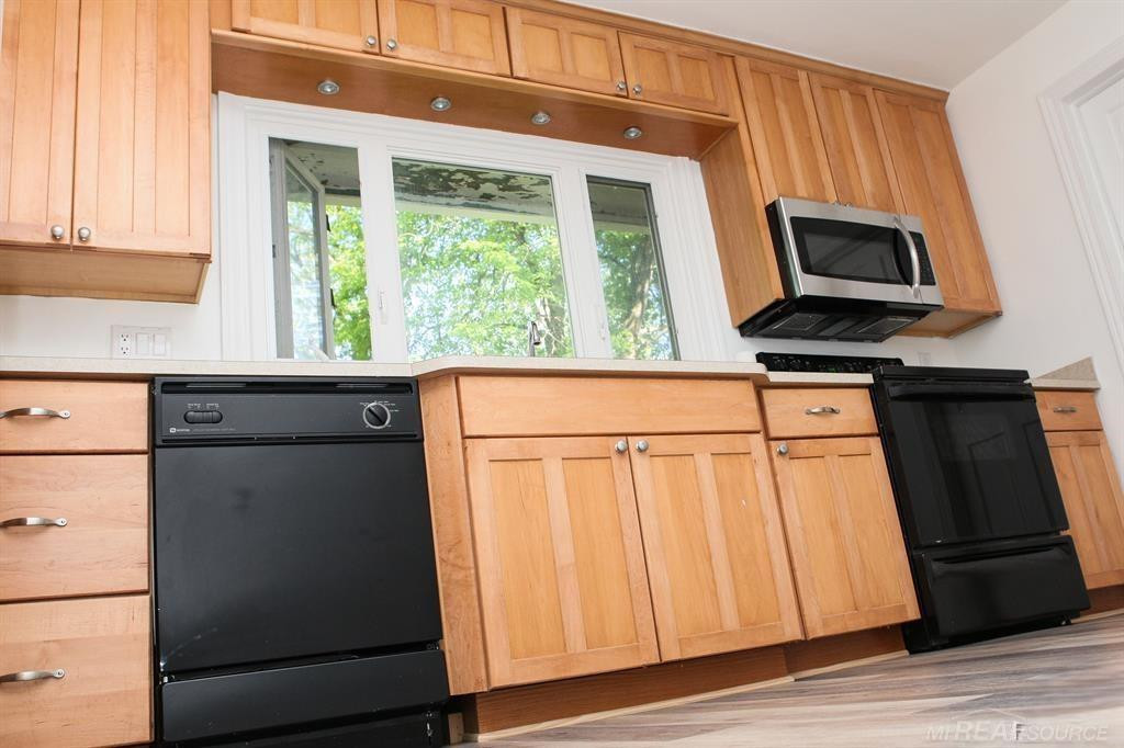 5900 Wright Drive, Troy, MI 48098 — Photo 17