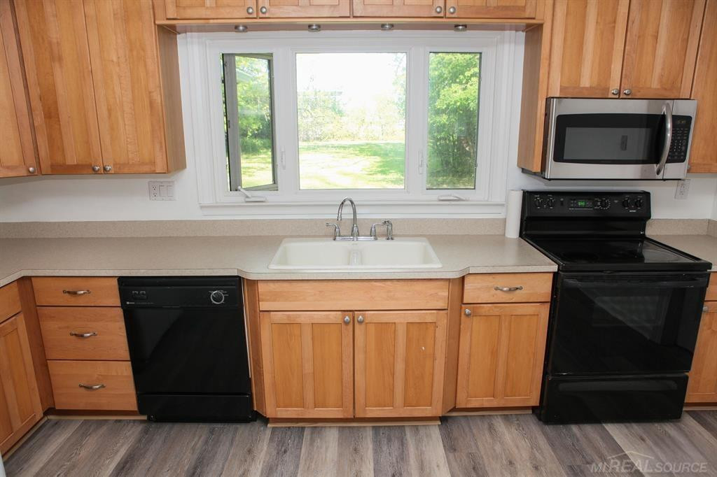 5900 Wright Drive, Troy, MI 48098 — Photo 18