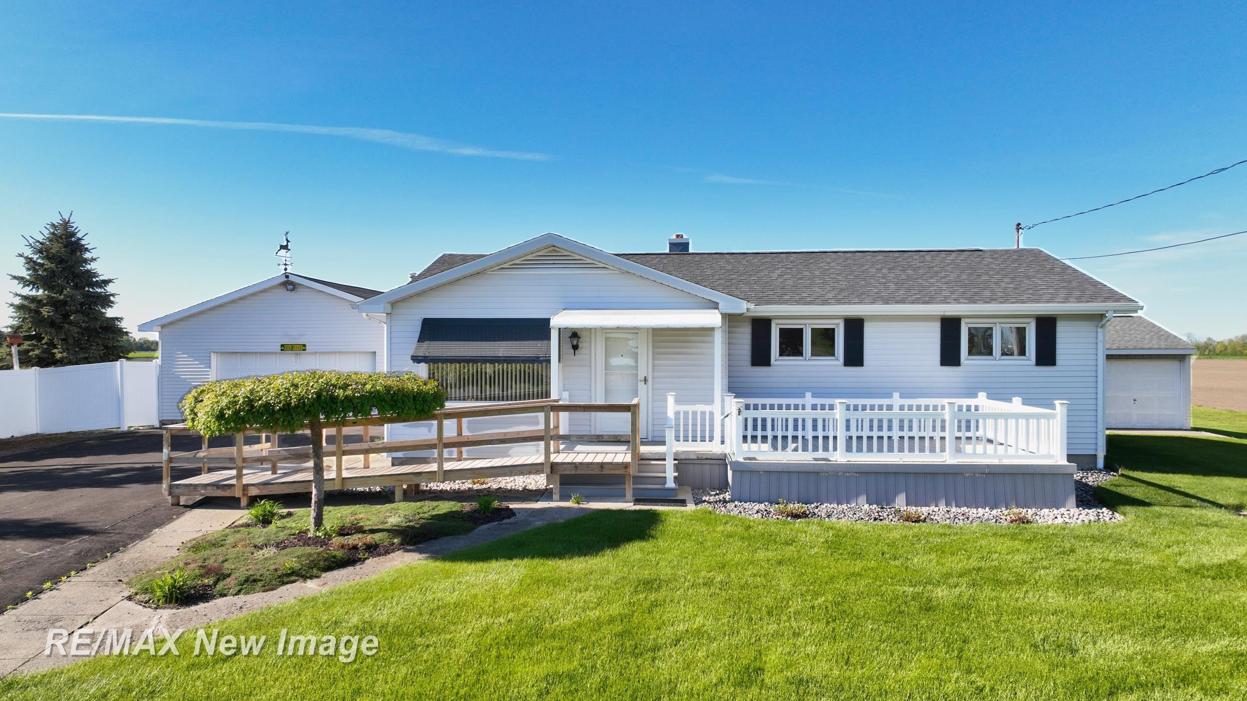 3520 W Kochville Road, Saginaw, MI 48604 — front exterior