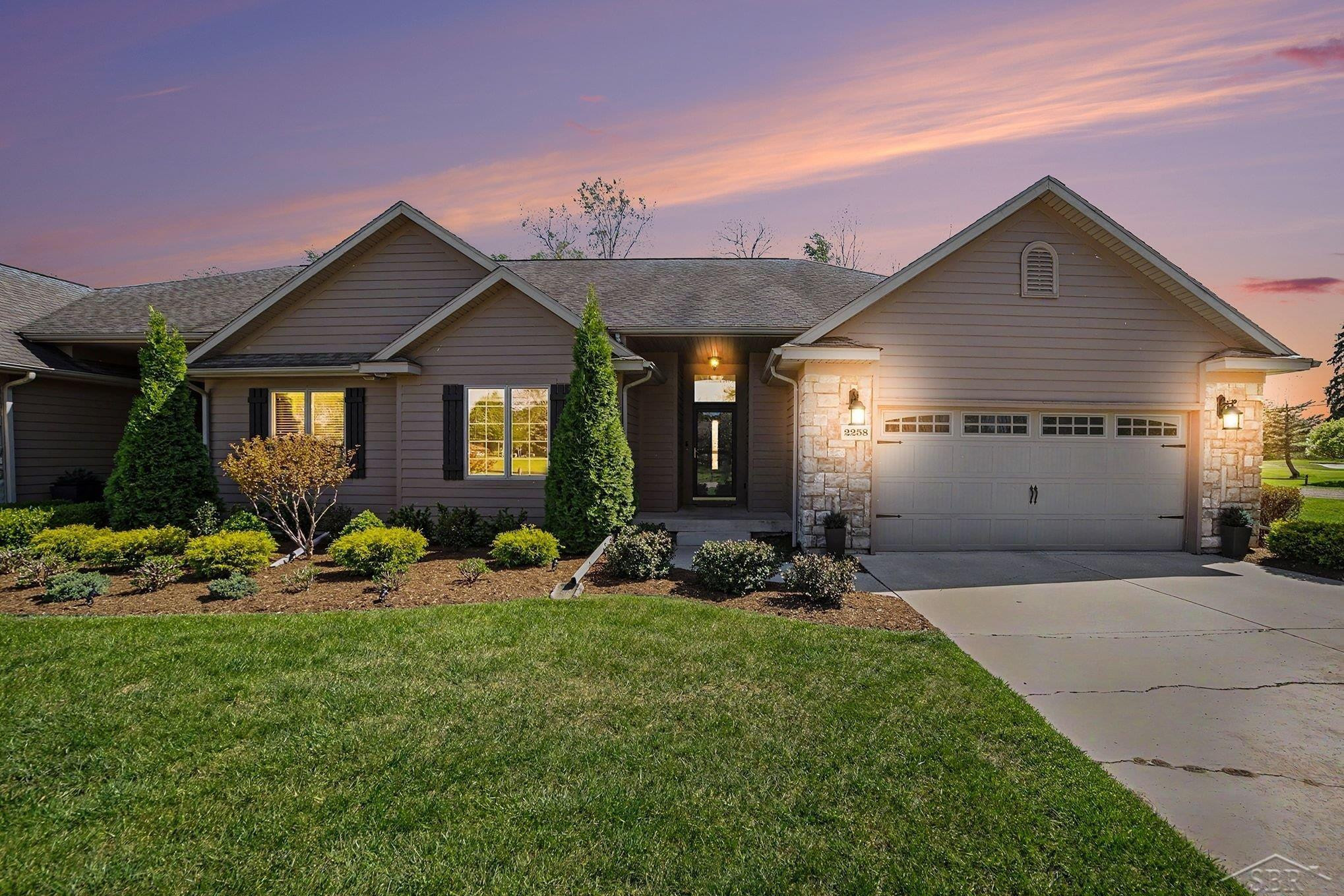 2258 Currie Lane, Bay City, MI 48706 — front exterior