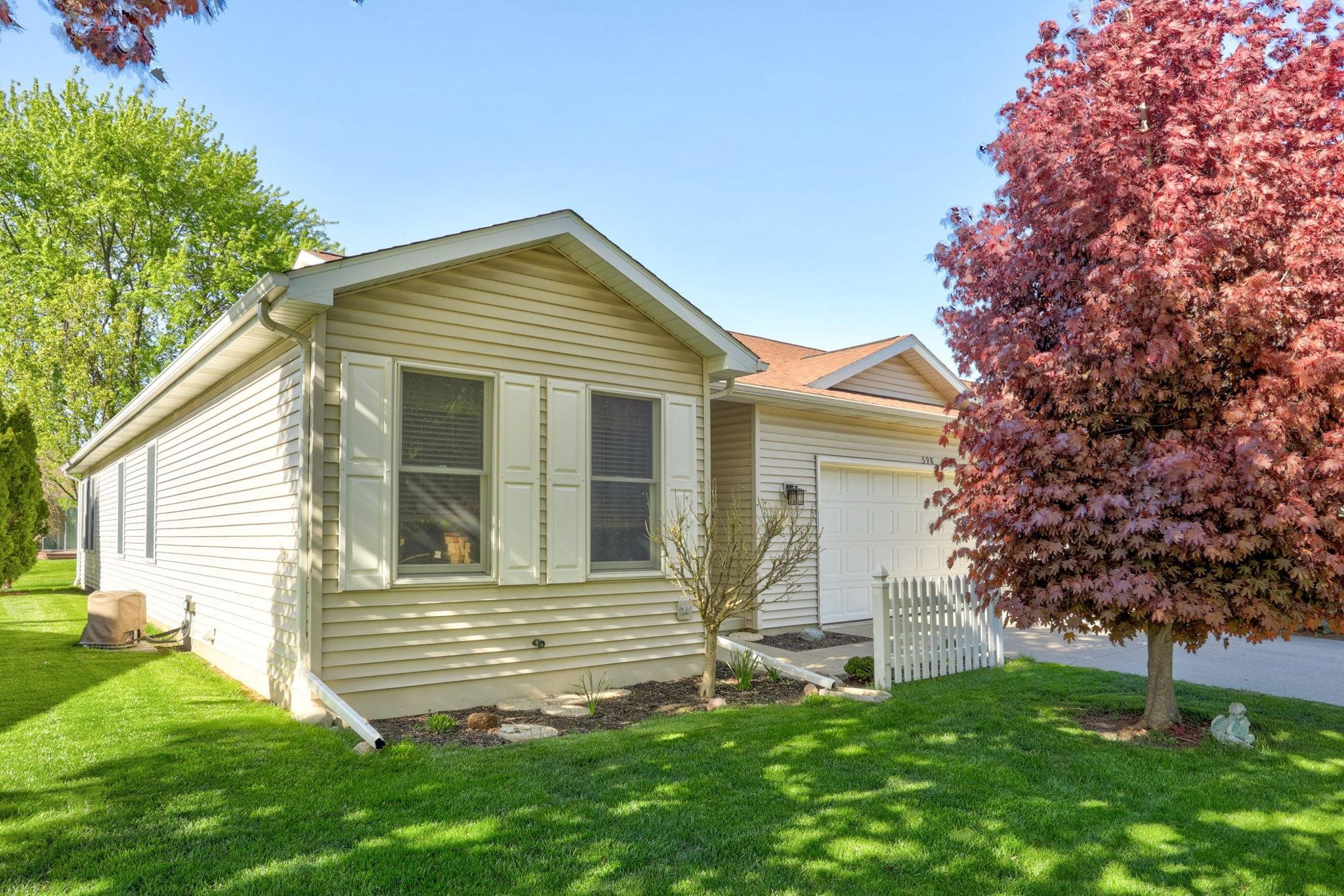 598 W Schleier Street, Frankenmuth, MI 48734 — front exterior